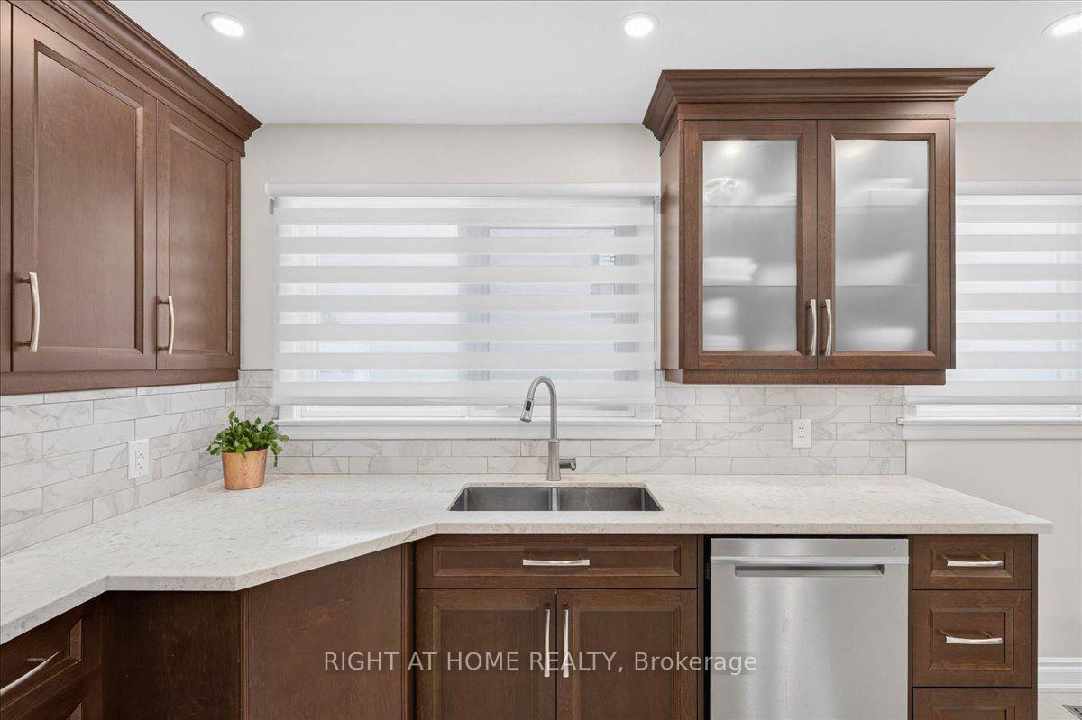Photo 19 of 90 Renault Crescent, Etobicoke, Humber Heights — HOMEH