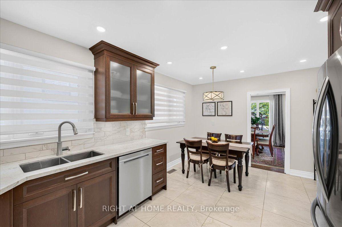 Photo 20 of 90 Renault Crescent, Etobicoke, Humber Heights — HOMEH