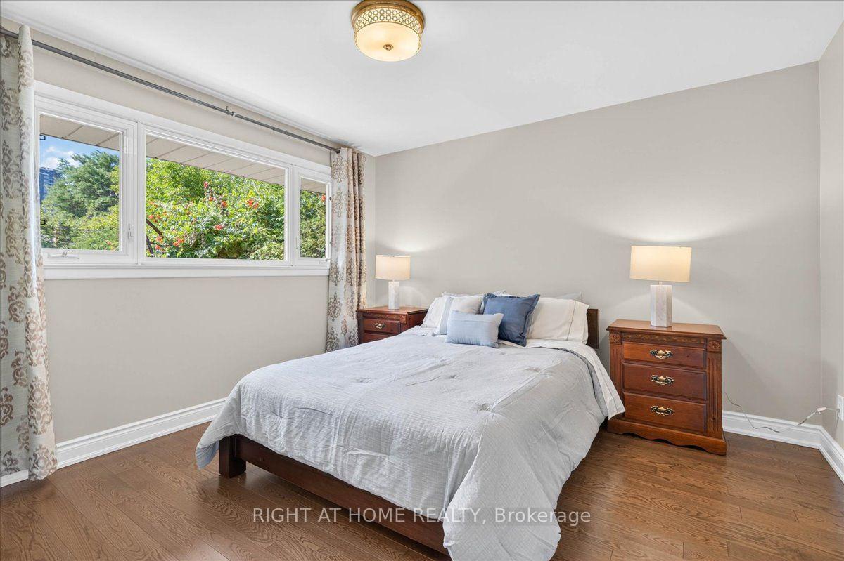 Photo 22 of 90 Renault Crescent, Etobicoke, Humber Heights — HOMEH