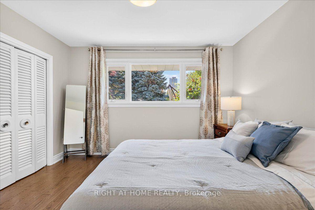 Photo 23 of 90 Renault Crescent, Etobicoke, Humber Heights — HOMEH