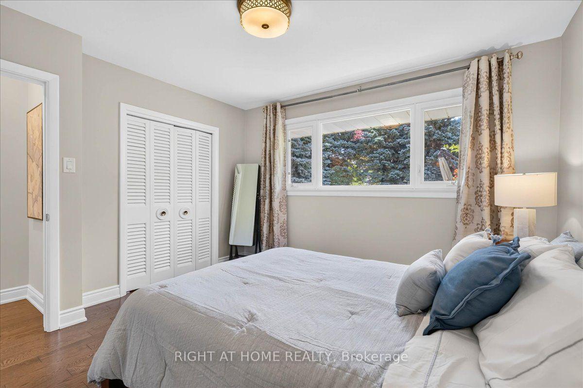 Photo 24 of 90 Renault Crescent, Etobicoke, Humber Heights — HOMEH