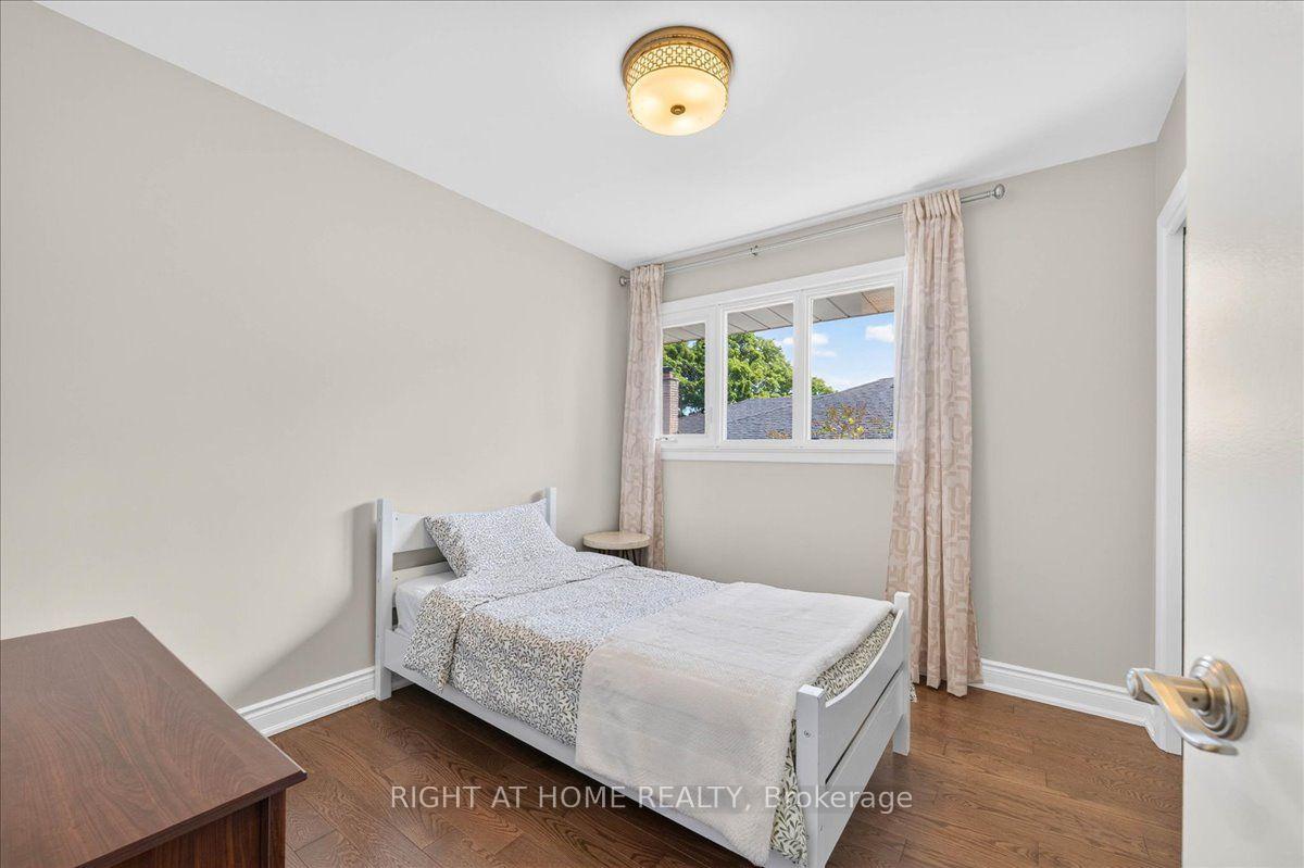 Photo 26 of 90 Renault Crescent, Etobicoke, Humber Heights — HOMEH