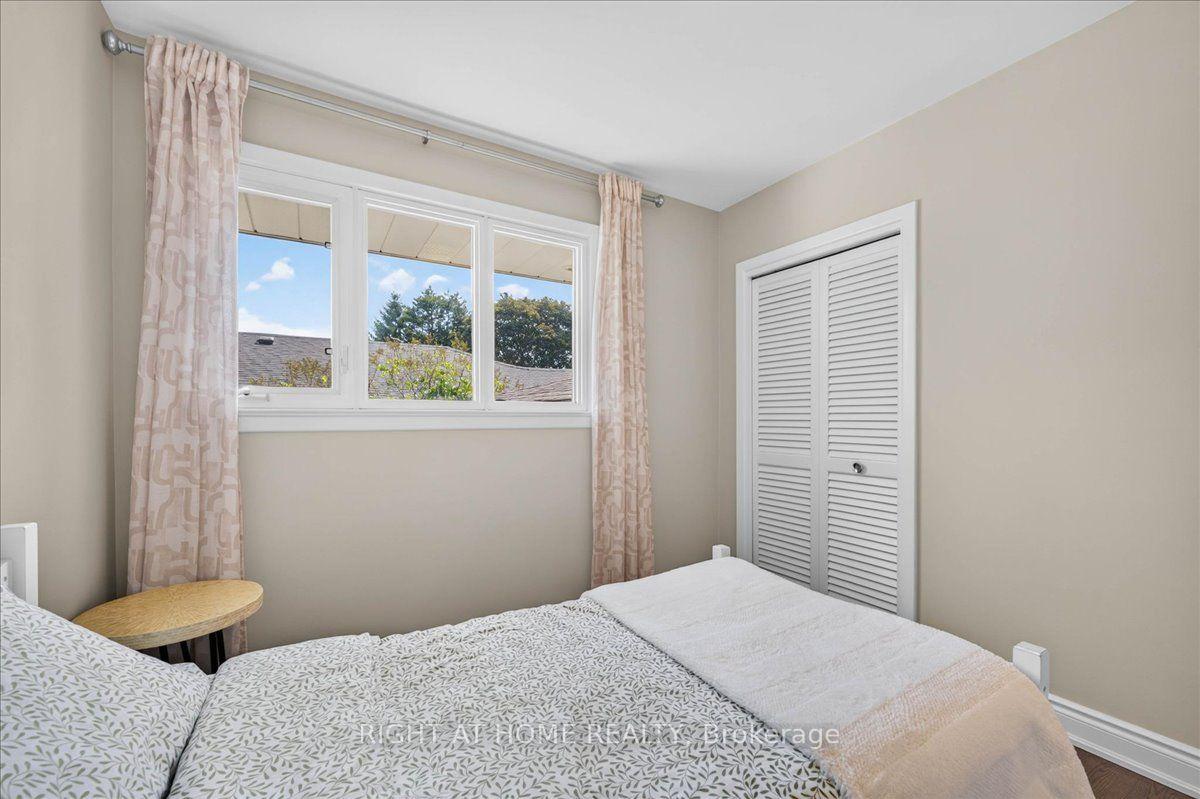 Photo 27 of 90 Renault Crescent, Etobicoke, Humber Heights — HOMEH