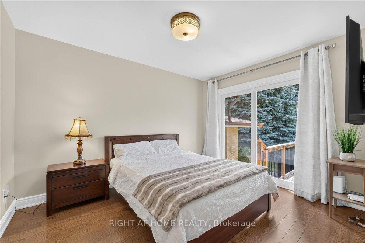 Photo 29 of 90 Renault Crescent, Etobicoke, Humber Heights — HOMEH