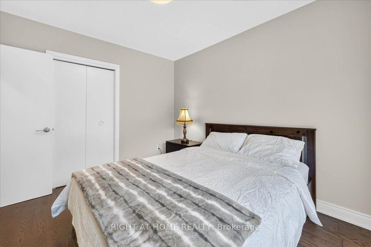 Photo 30 of 90 Renault Crescent, Etobicoke, Humber Heights — HOMEH