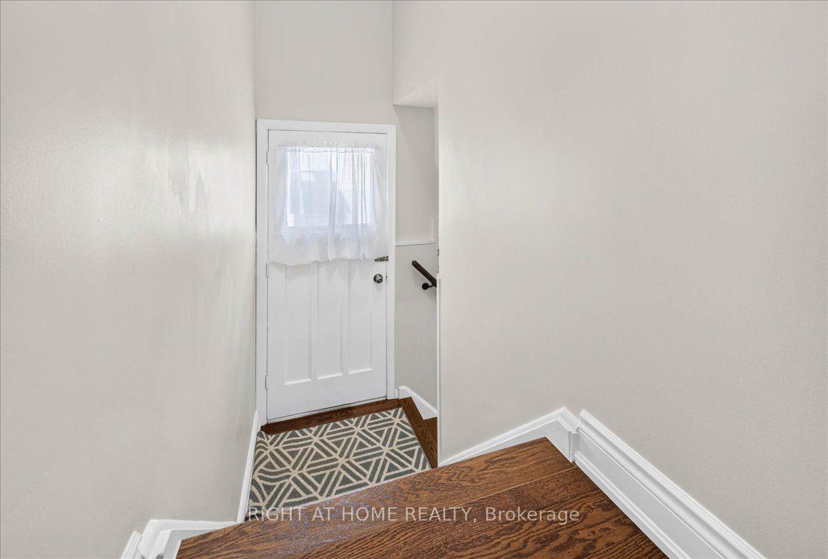 Photo 31 of 90 Renault Crescent, Etobicoke, Humber Heights — HOMEH