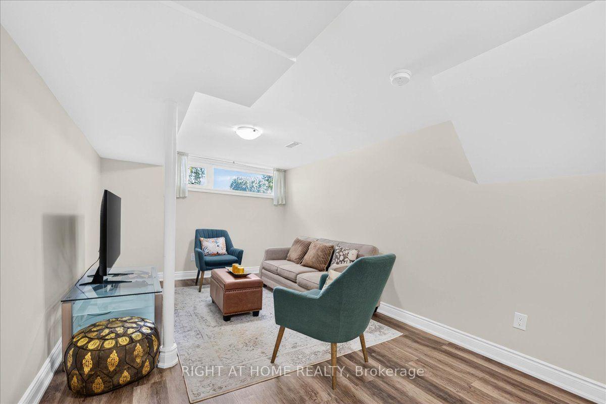 Photo 33 of 90 Renault Crescent, Etobicoke, Humber Heights — HOMEH