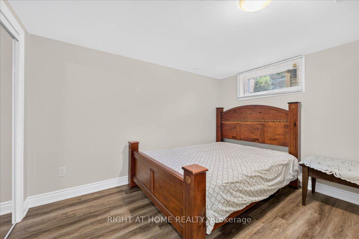 Photo 36 of 90 Renault Crescent, Etobicoke, Humber Heights — HOMEH