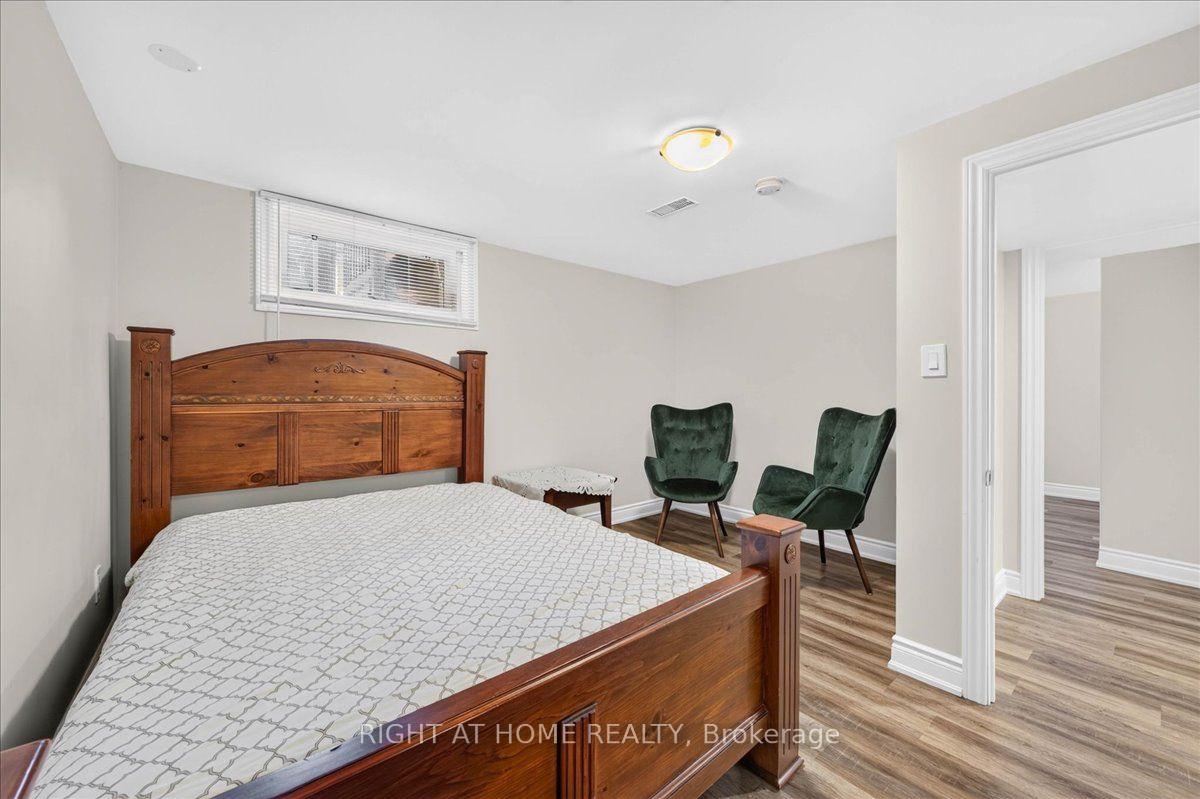 Photo 37 of 90 Renault Crescent, Etobicoke, Humber Heights — HOMEH