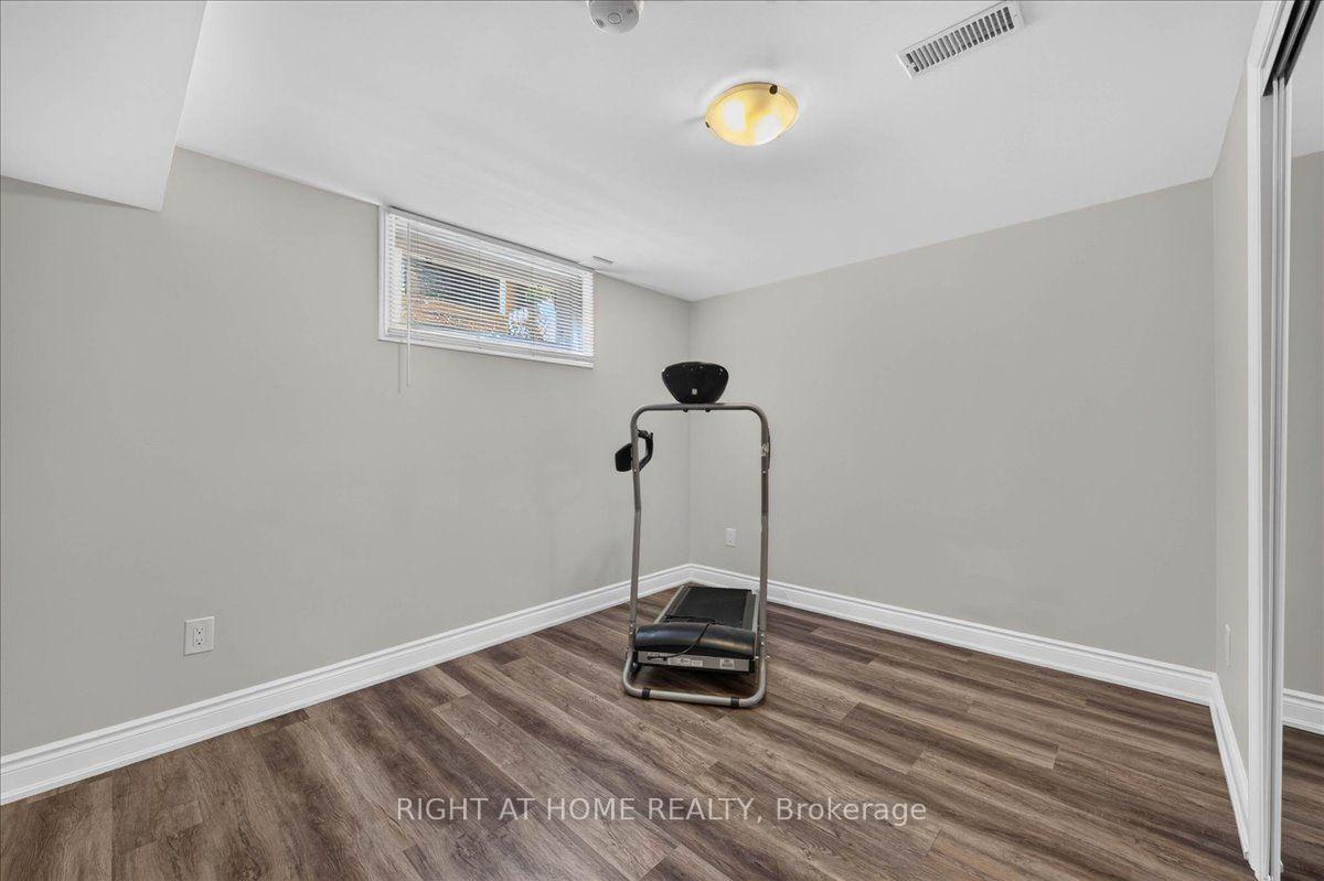 Photo 38 of 90 Renault Crescent, Etobicoke, Humber Heights — HOMEH