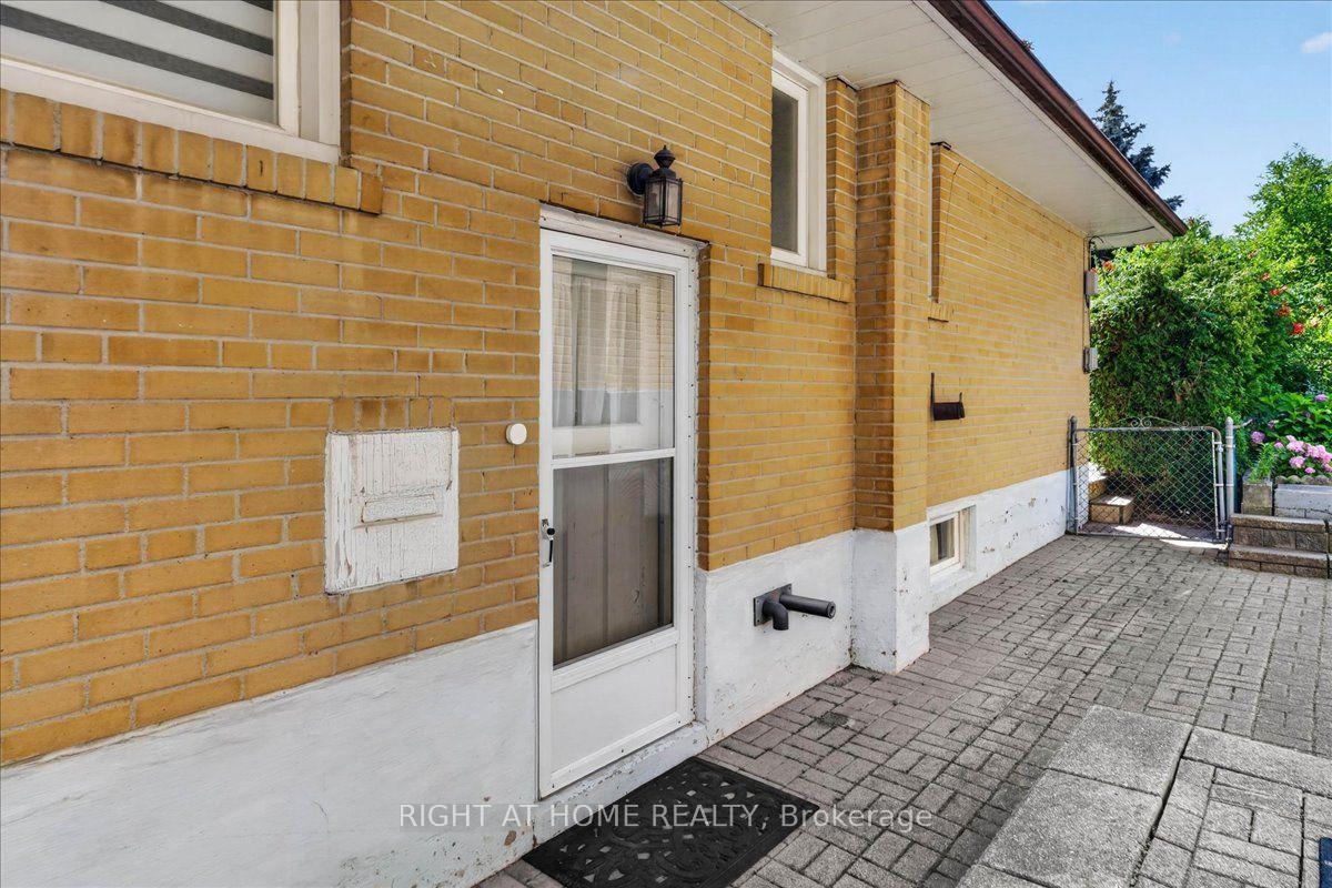 Photo 39 of 90 Renault Crescent, Etobicoke, Humber Heights — HOMEH