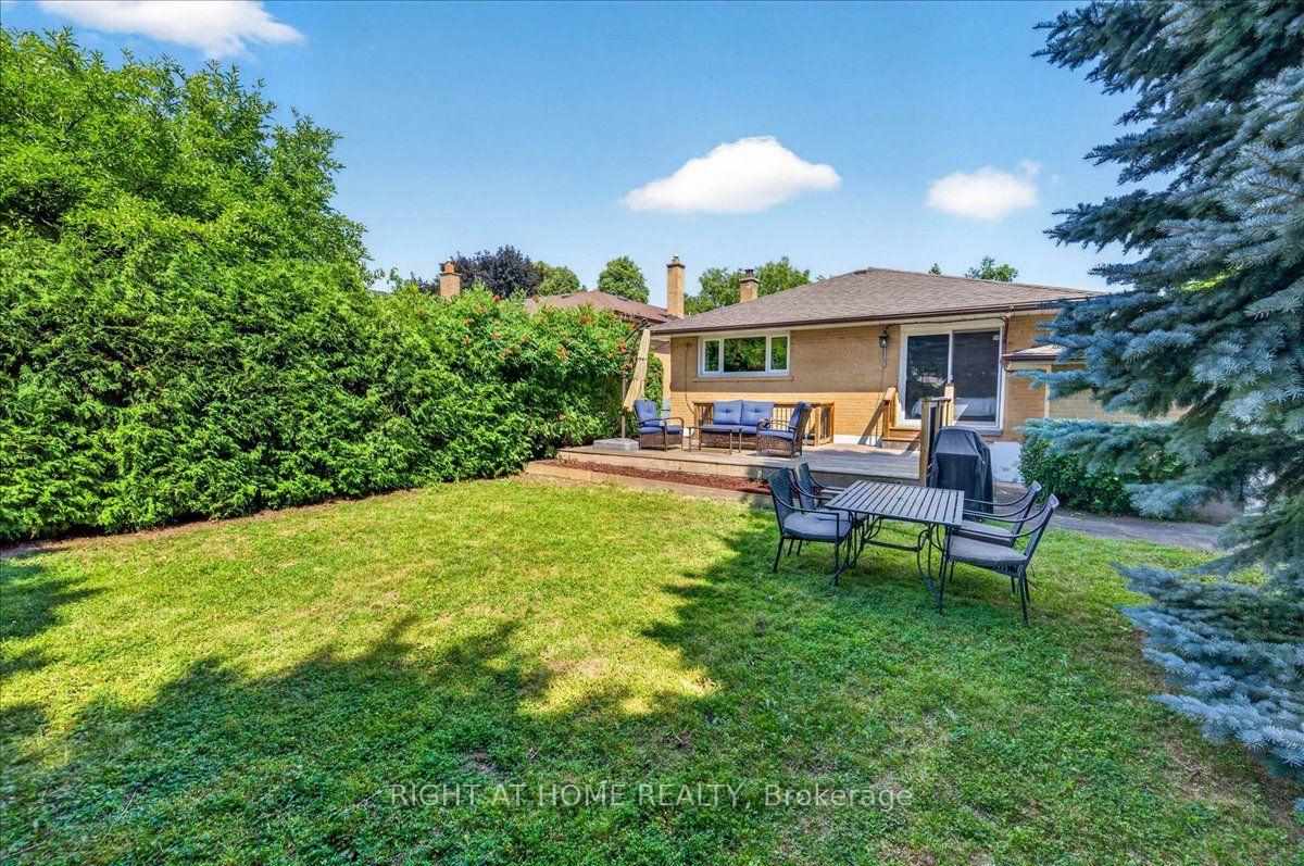 Photo 42 of 90 Renault Crescent, Etobicoke, Humber Heights — HOMEH