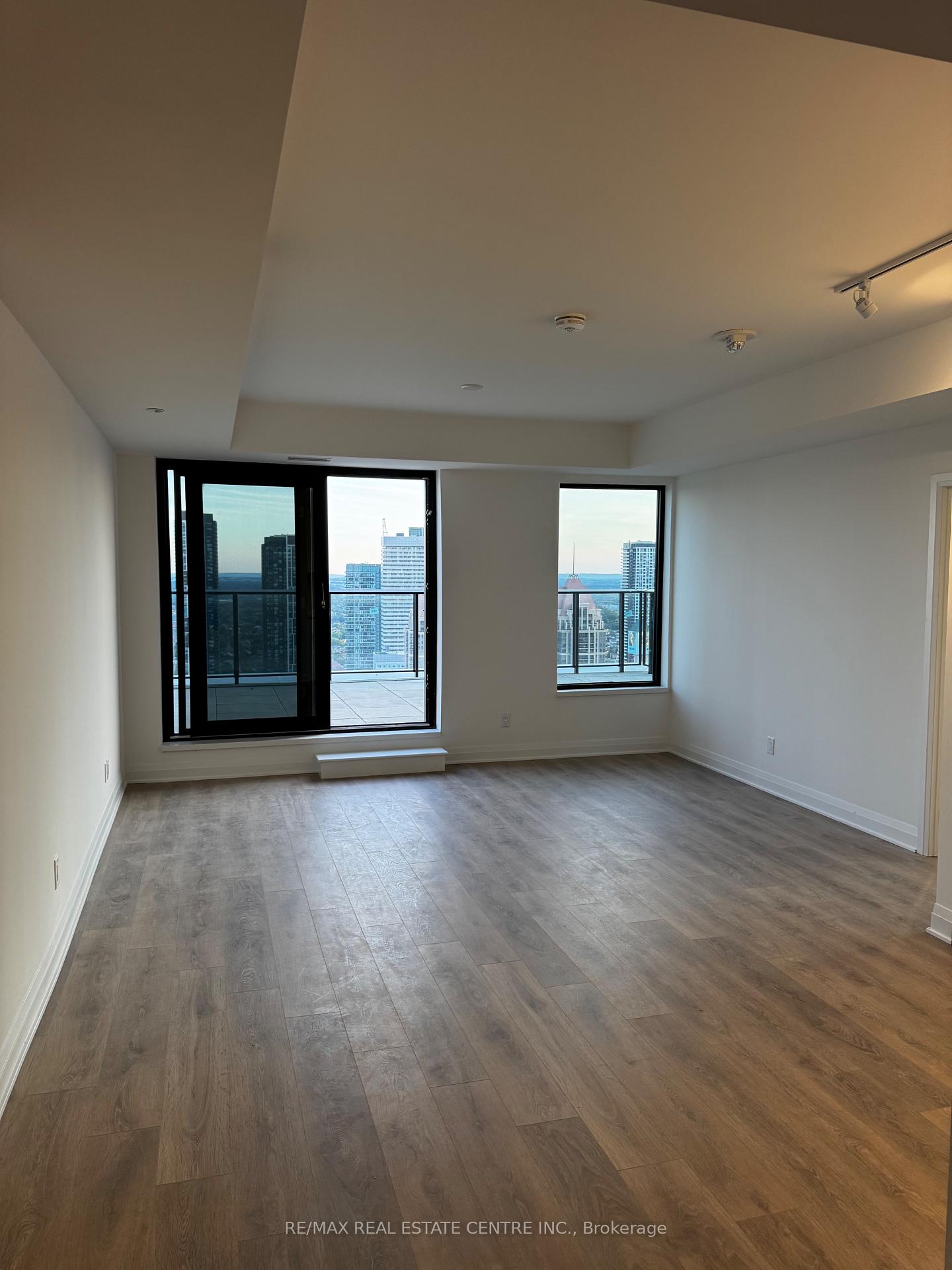 Photo 6 of Unit 3707, 4015 The Exchange, Mississauga, City Centre — HOMEH