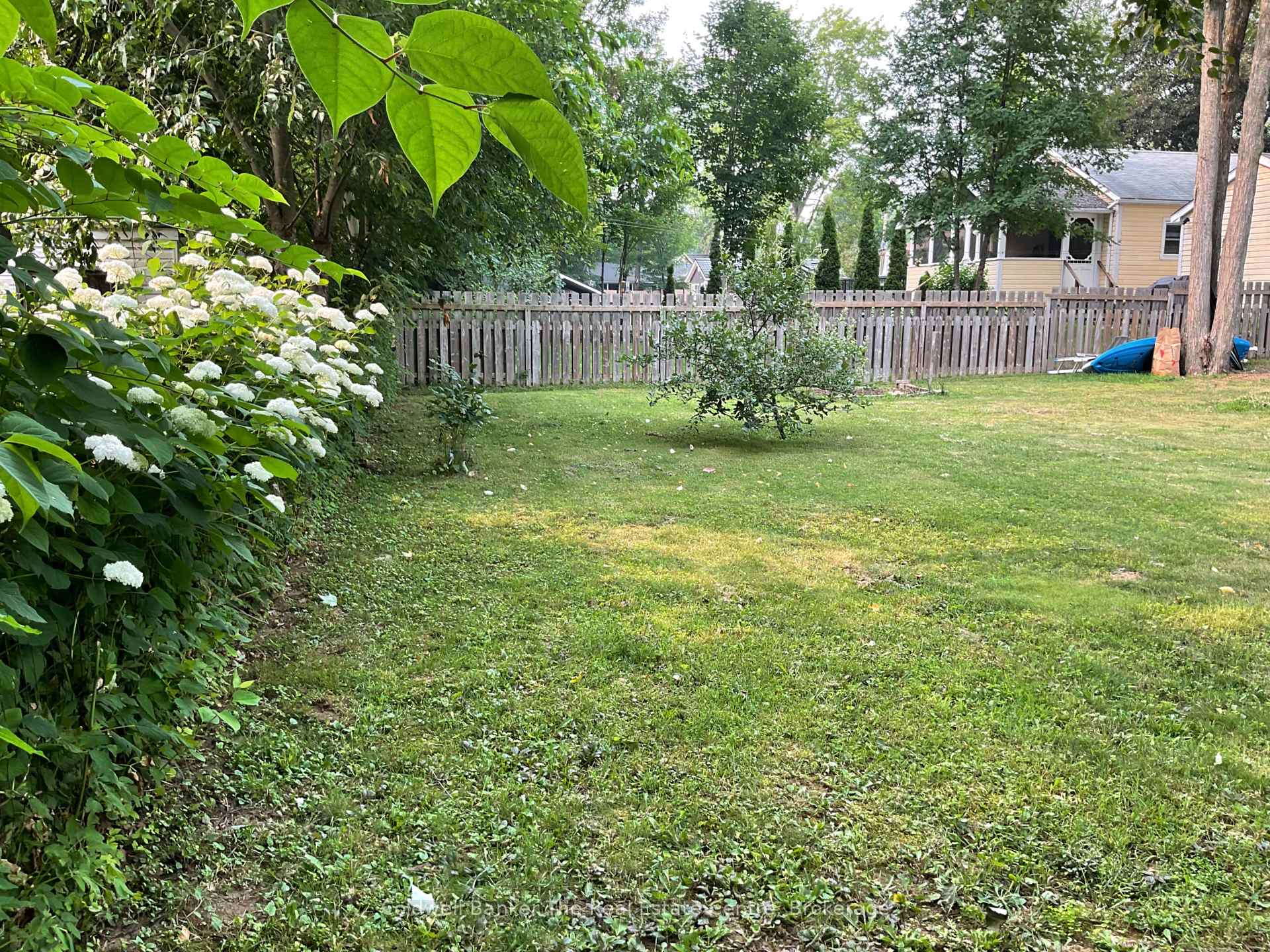 Photo 3 of 365 Pinegrove Street, Gravenhurst, Muskoka (S) — HOMEH
