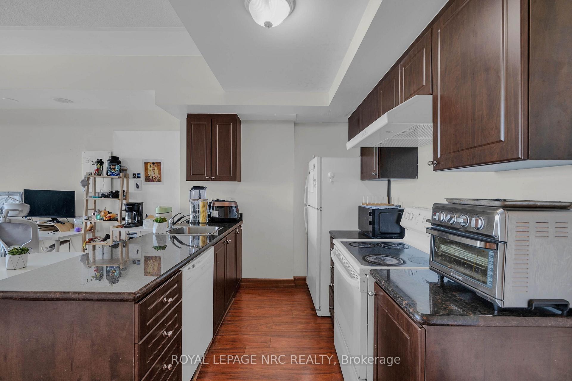Photo 16 of Unit PH 6, 15 Maplewood Avenue, Toronto, Humewood-Cedarvale — HOMEH