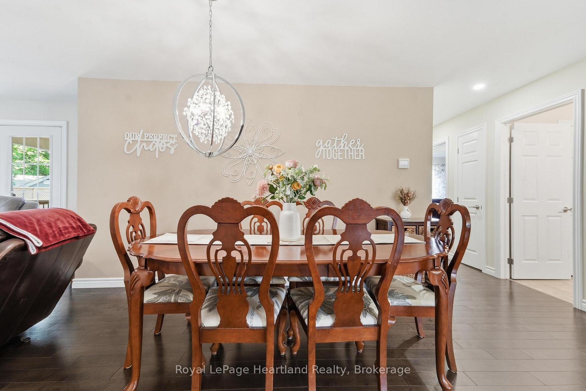 Photo 10 of 62 Victoria Boulevard, Huron East, Vanastra — HOMEH