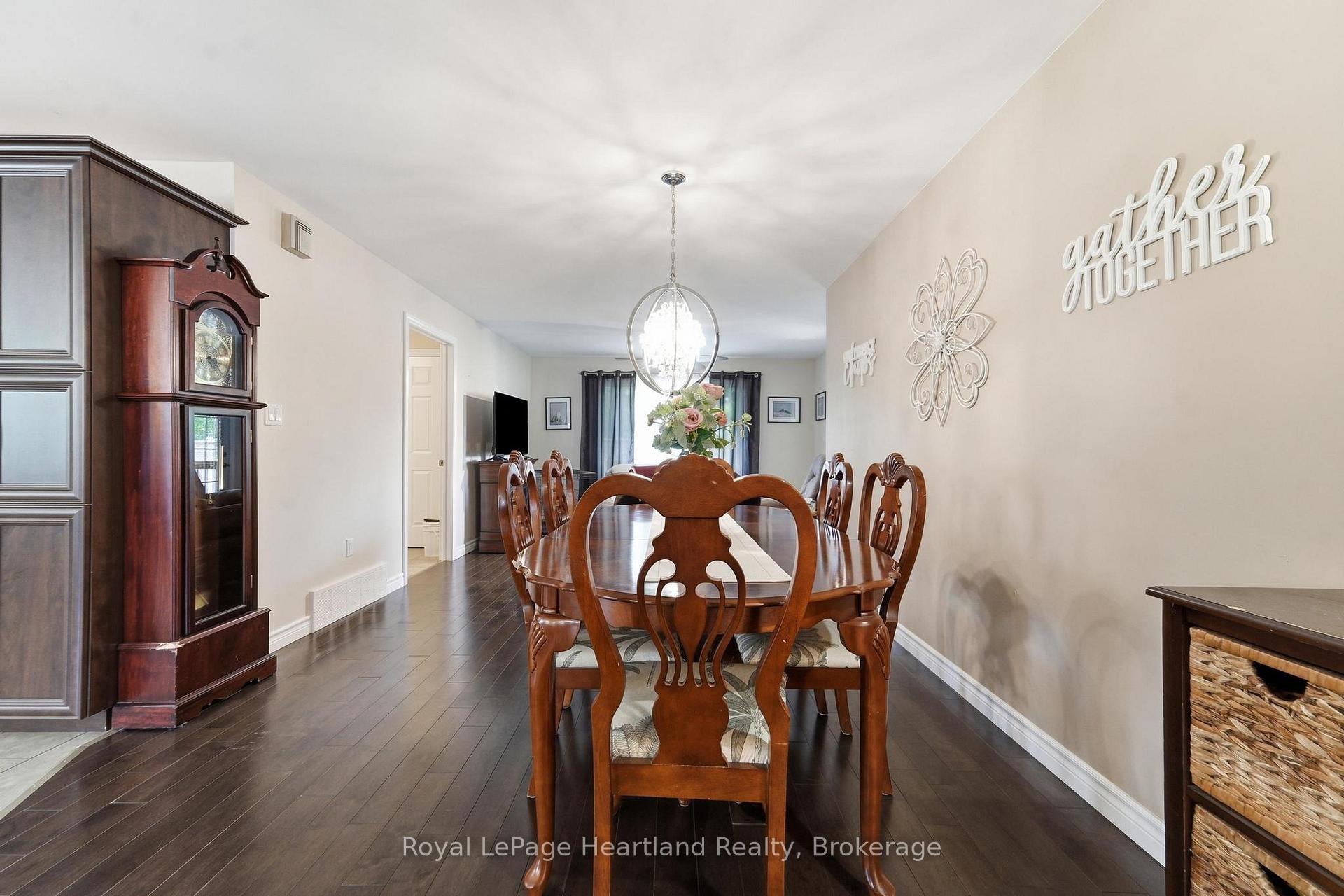 Photo 11 of 62 Victoria Boulevard, Huron East, Vanastra — HOMEH
