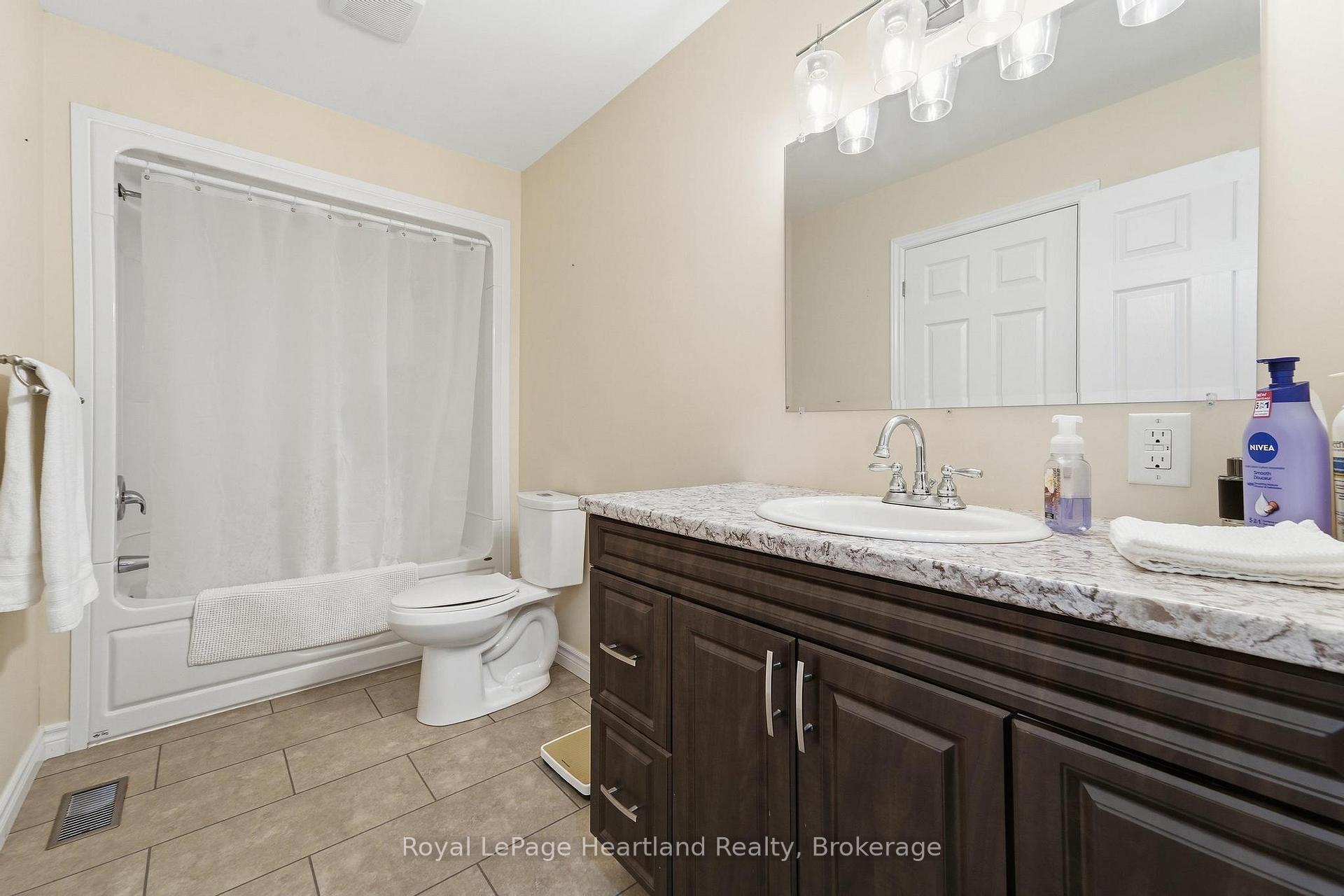 Photo 14 of 62 Victoria Boulevard, Huron East, Vanastra — HOMEH