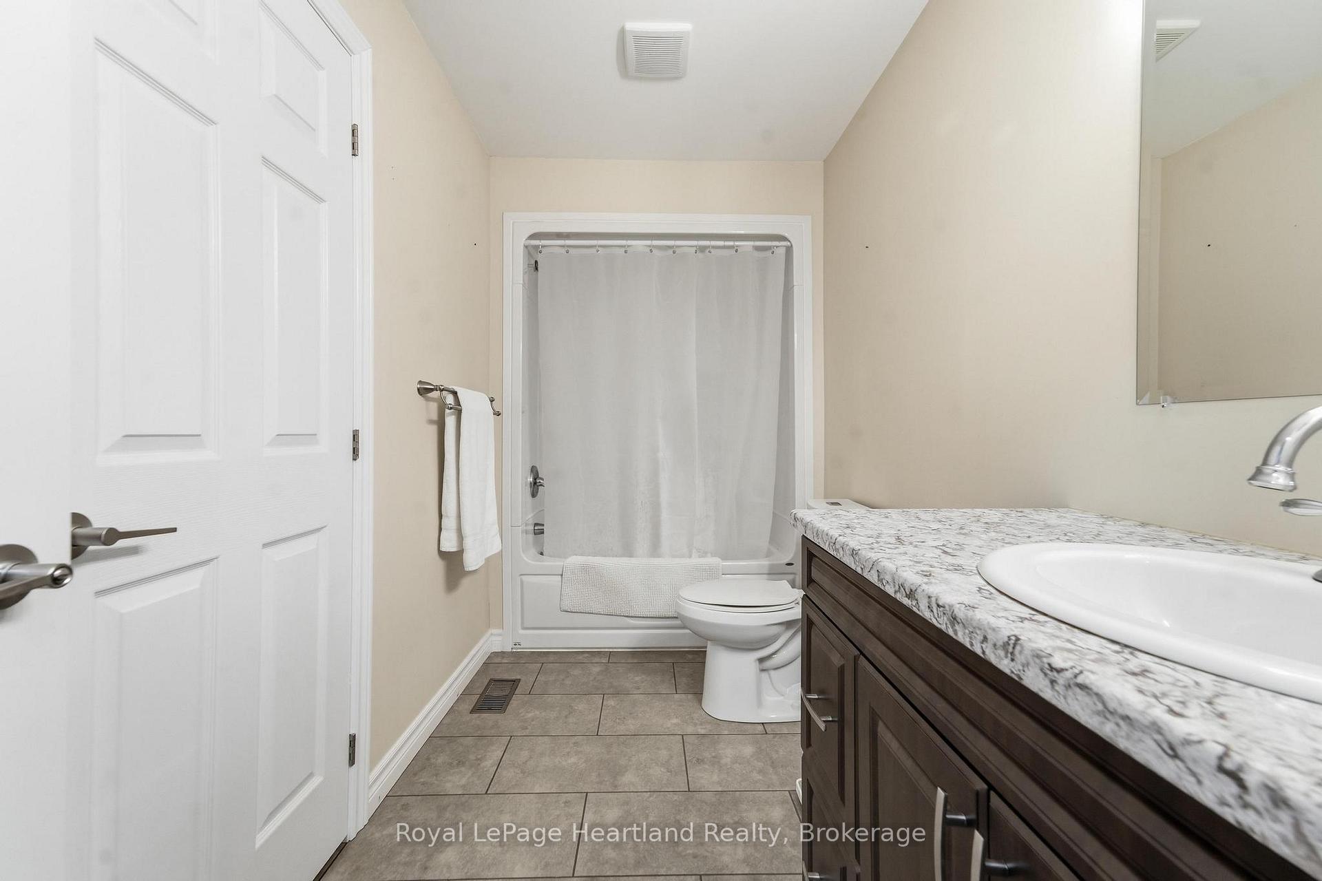Photo 15 of 62 Victoria Boulevard, Huron East, Vanastra — HOMEH