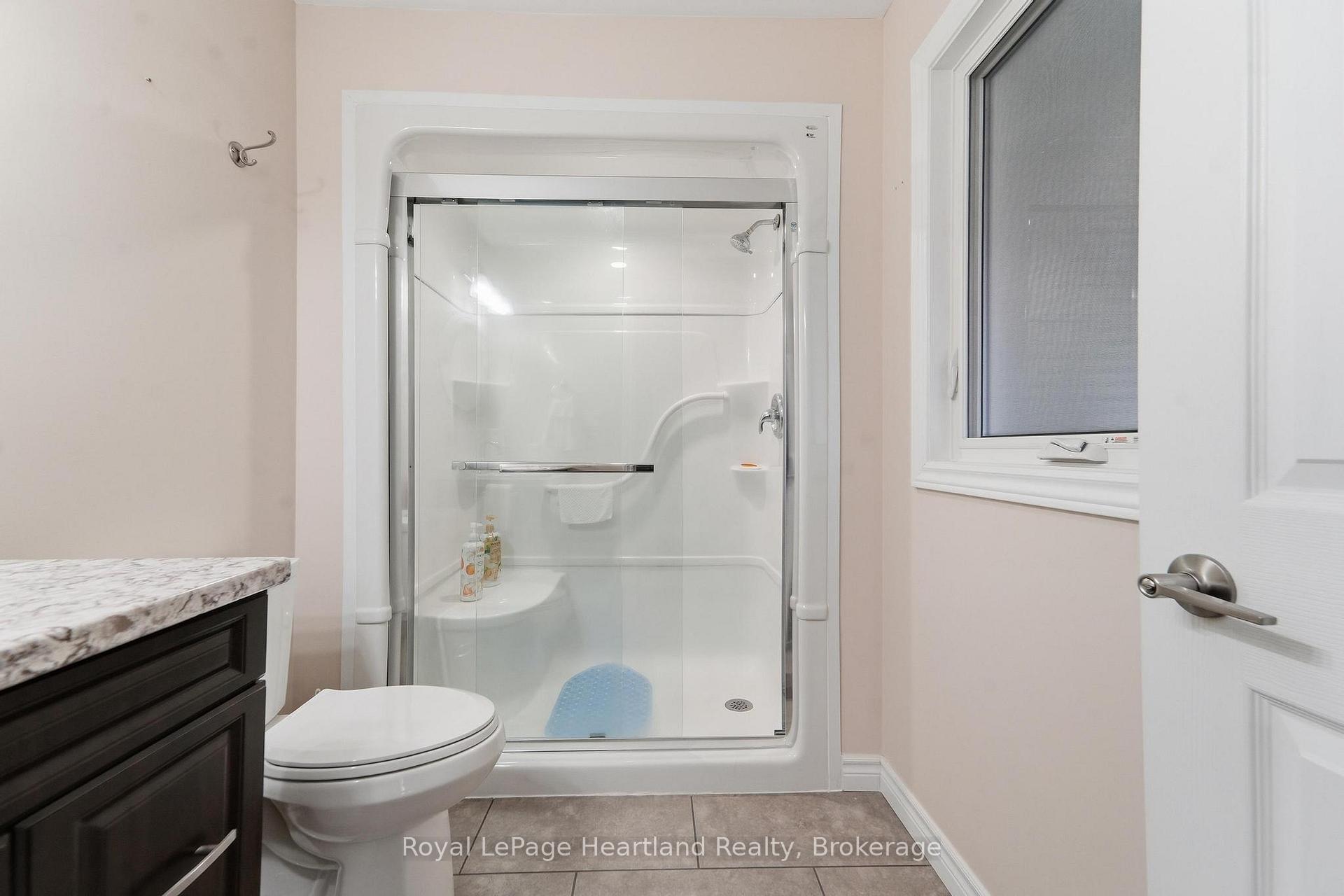 Photo 23 of 62 Victoria Boulevard, Huron East, Vanastra — HOMEH
