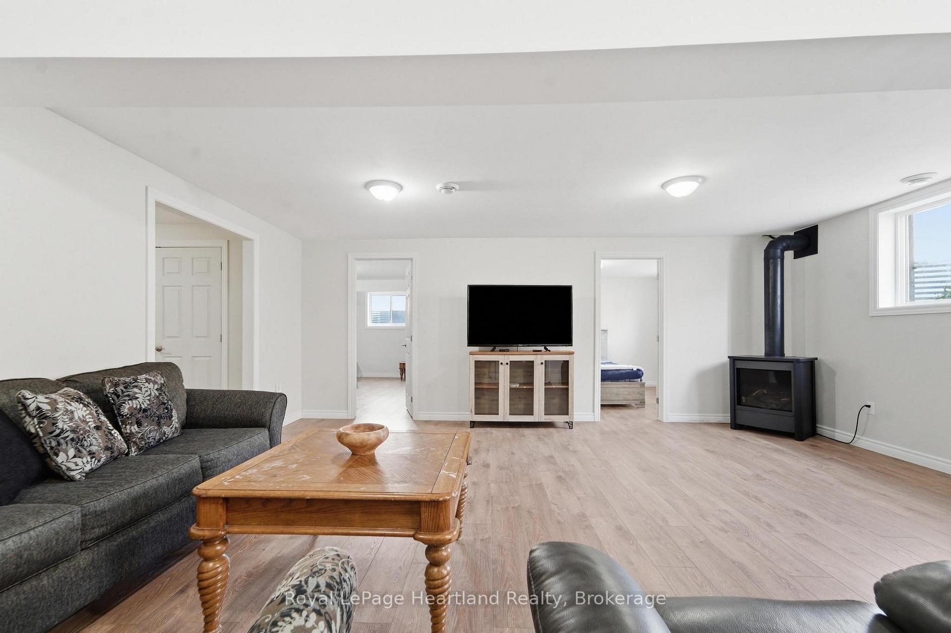 Photo 34 of 62 Victoria Boulevard, Huron East, Vanastra — HOMEH