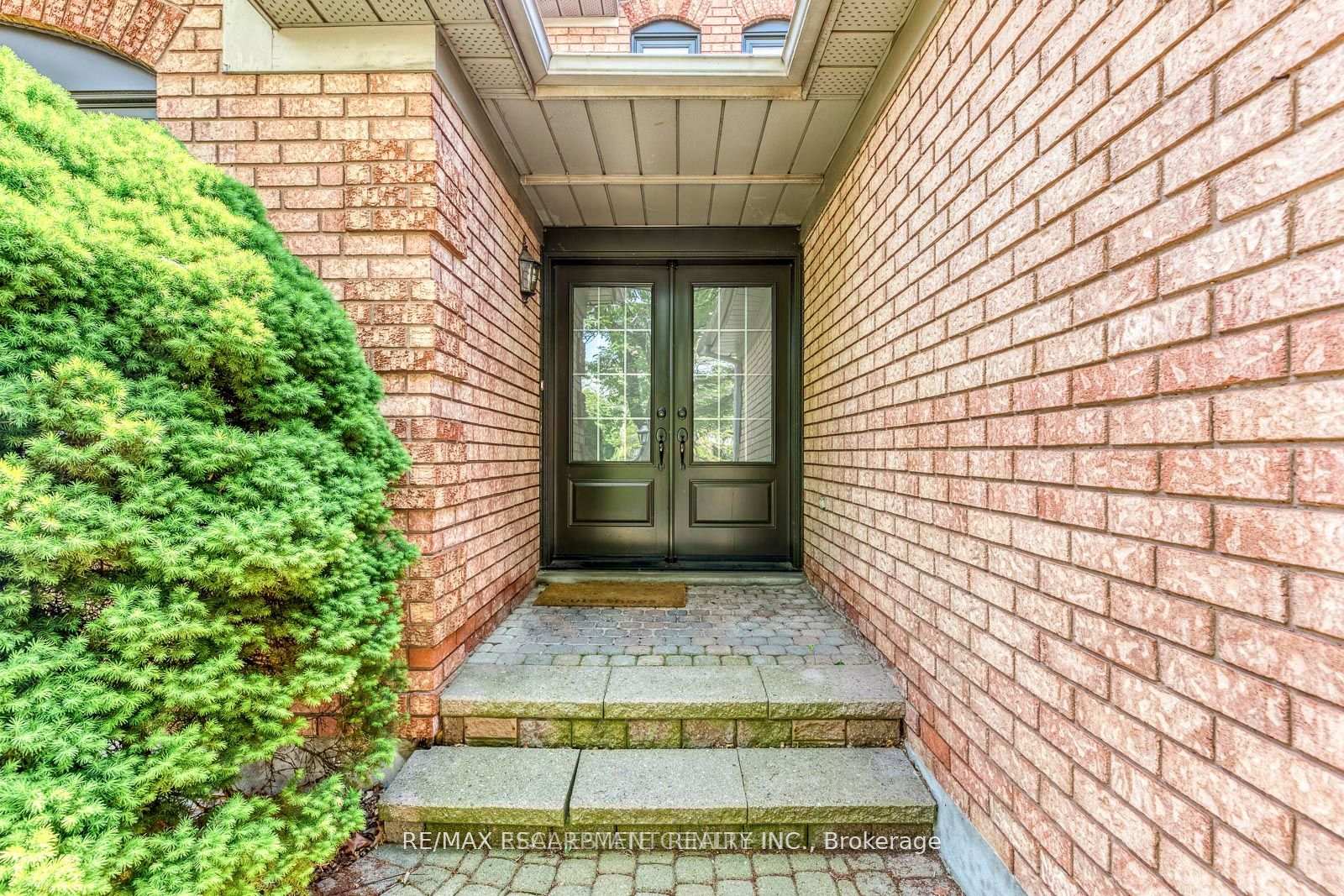 Photo 2 of 1239 White Lane, Oakville, Glen Abbey — HOMEH