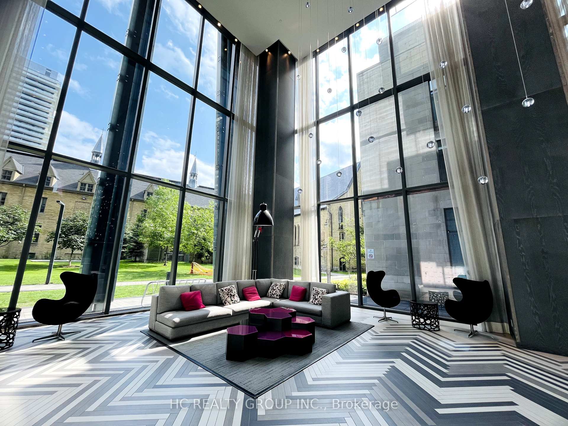 Photo 2 of Unit 4406, 1080 Bay Street, Toronto, Bay Street Corridor — HOMEH