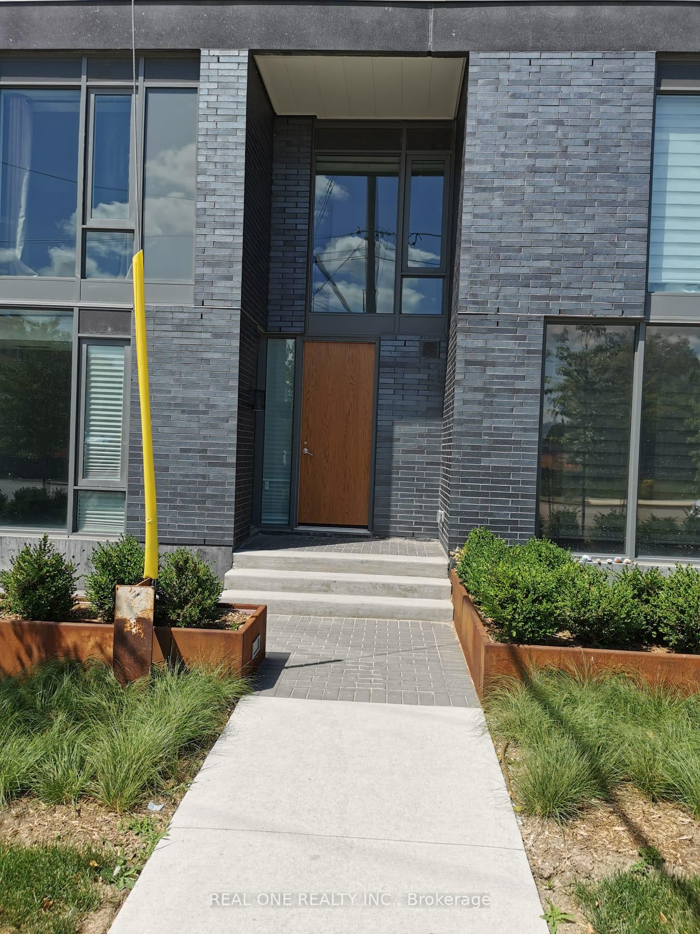 Photo 2 of Unit TH5, 110 Varna Drive, Toronto, Englemount-Lawrence — HOMEH