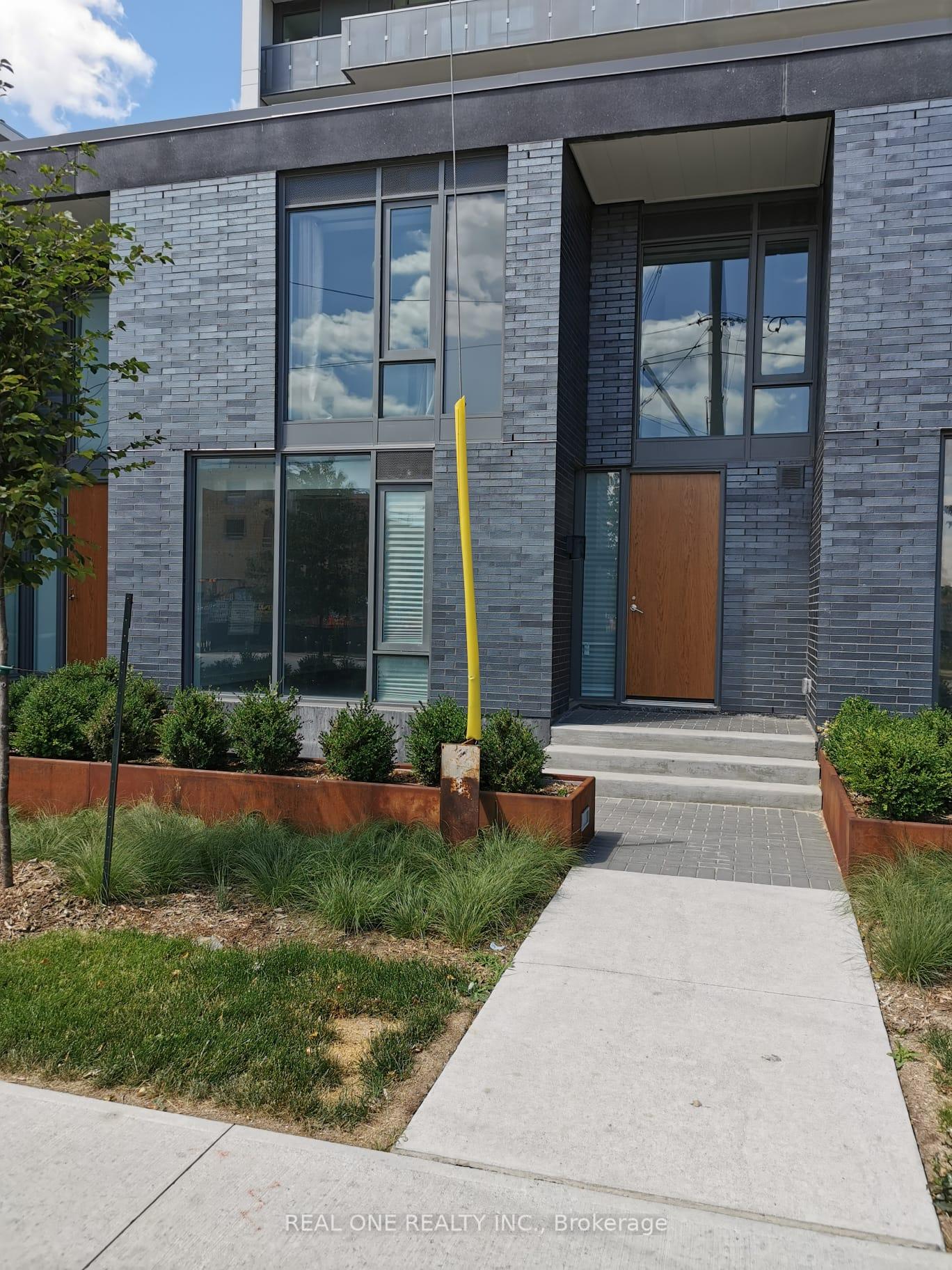 Photo 3 of Unit TH5, 110 Varna Drive, Toronto, Englemount-Lawrence — HOMEH