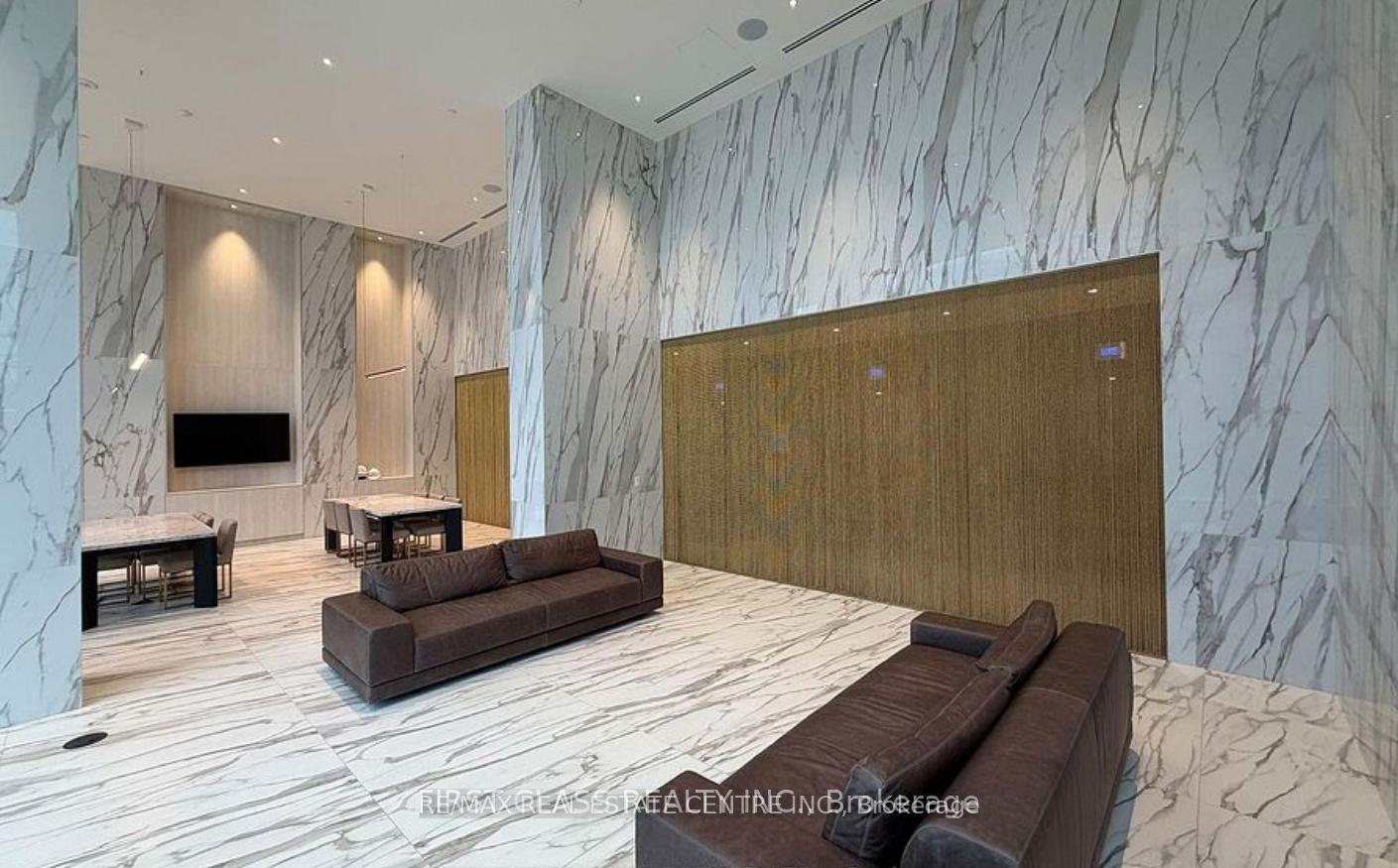 Photo 3 of 448 Burnhamthorphe Road, Mississauga, City Centre — HOMEH