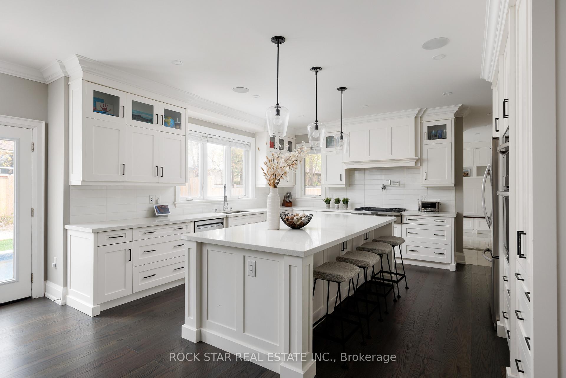 Photo 3 of 540 Weir Avenue, Oakville, West — HOMEH