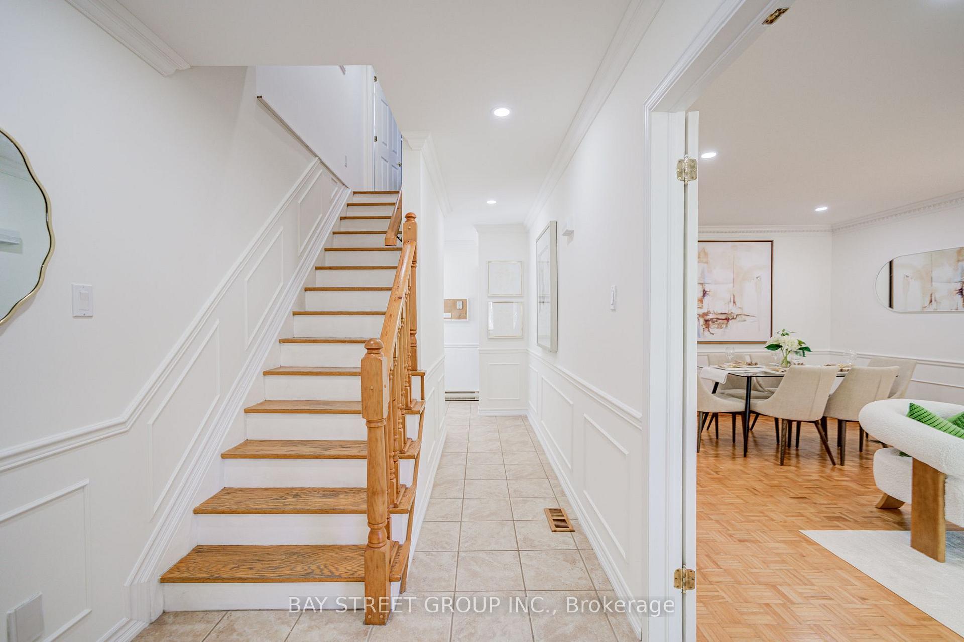 Photo 2 of 214 William Roe Boulevard, Newmarket, Central Newmarket — HOMEH