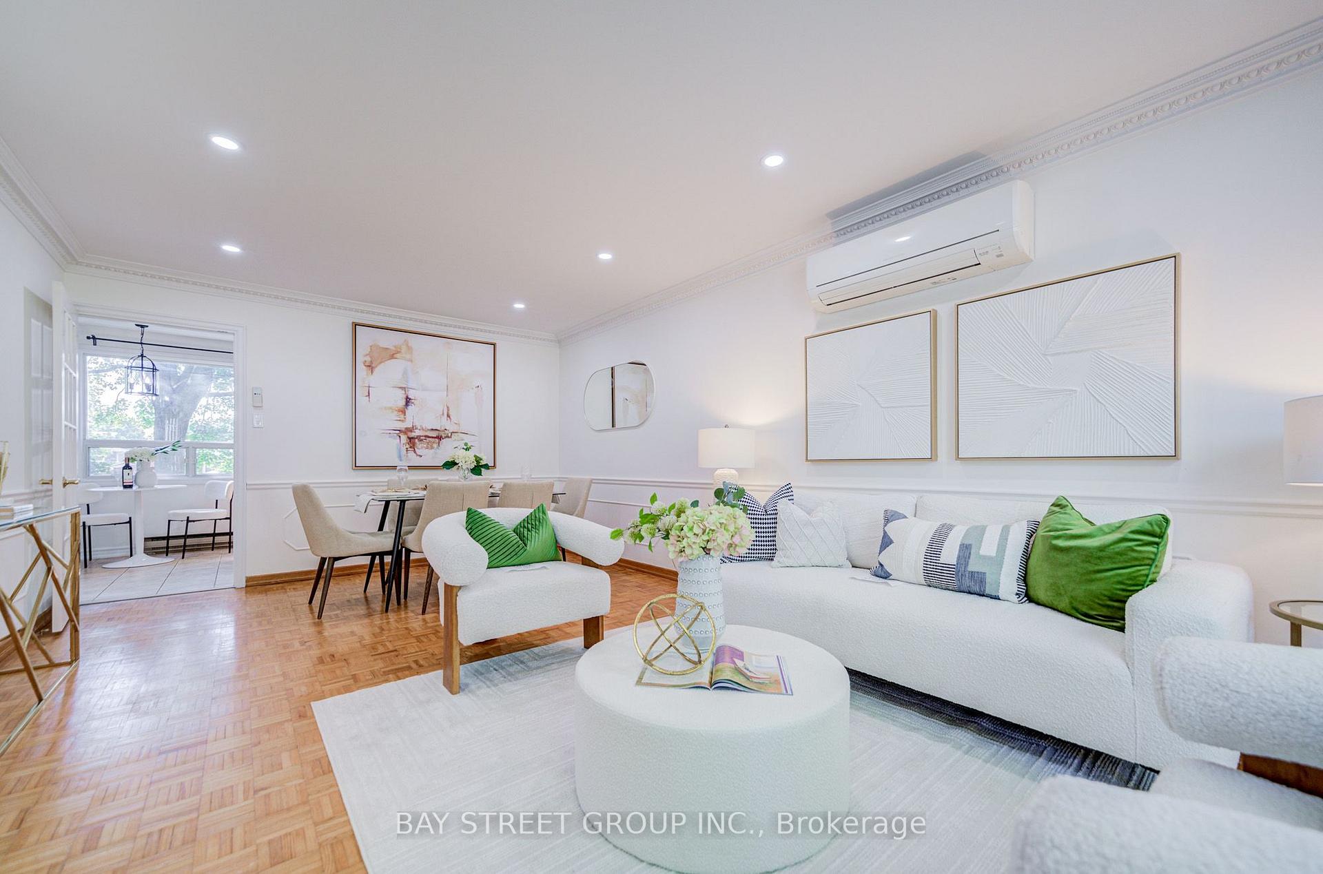 Photo 6 of 214 William Roe Boulevard, Newmarket, Central Newmarket — HOMEH