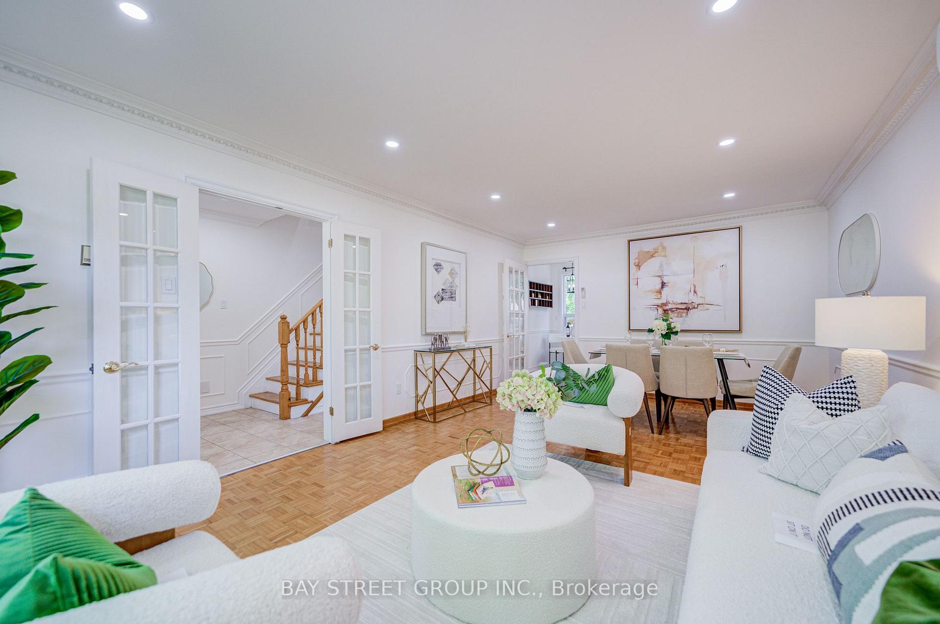 Photo 7 of 214 William Roe Boulevard, Newmarket, Central Newmarket — HOMEH
