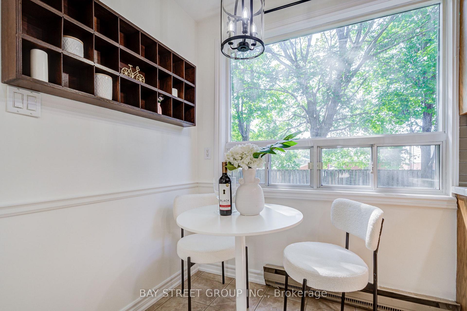 Photo 12 of 214 William Roe Boulevard, Newmarket, Central Newmarket — HOMEH