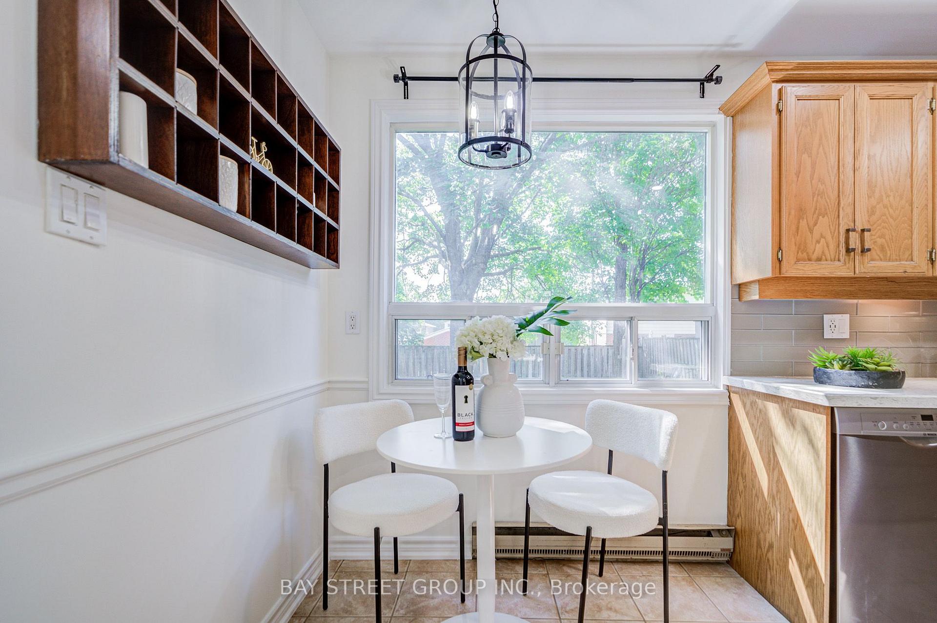 Photo 13 of 214 William Roe Boulevard, Newmarket, Central Newmarket — HOMEH