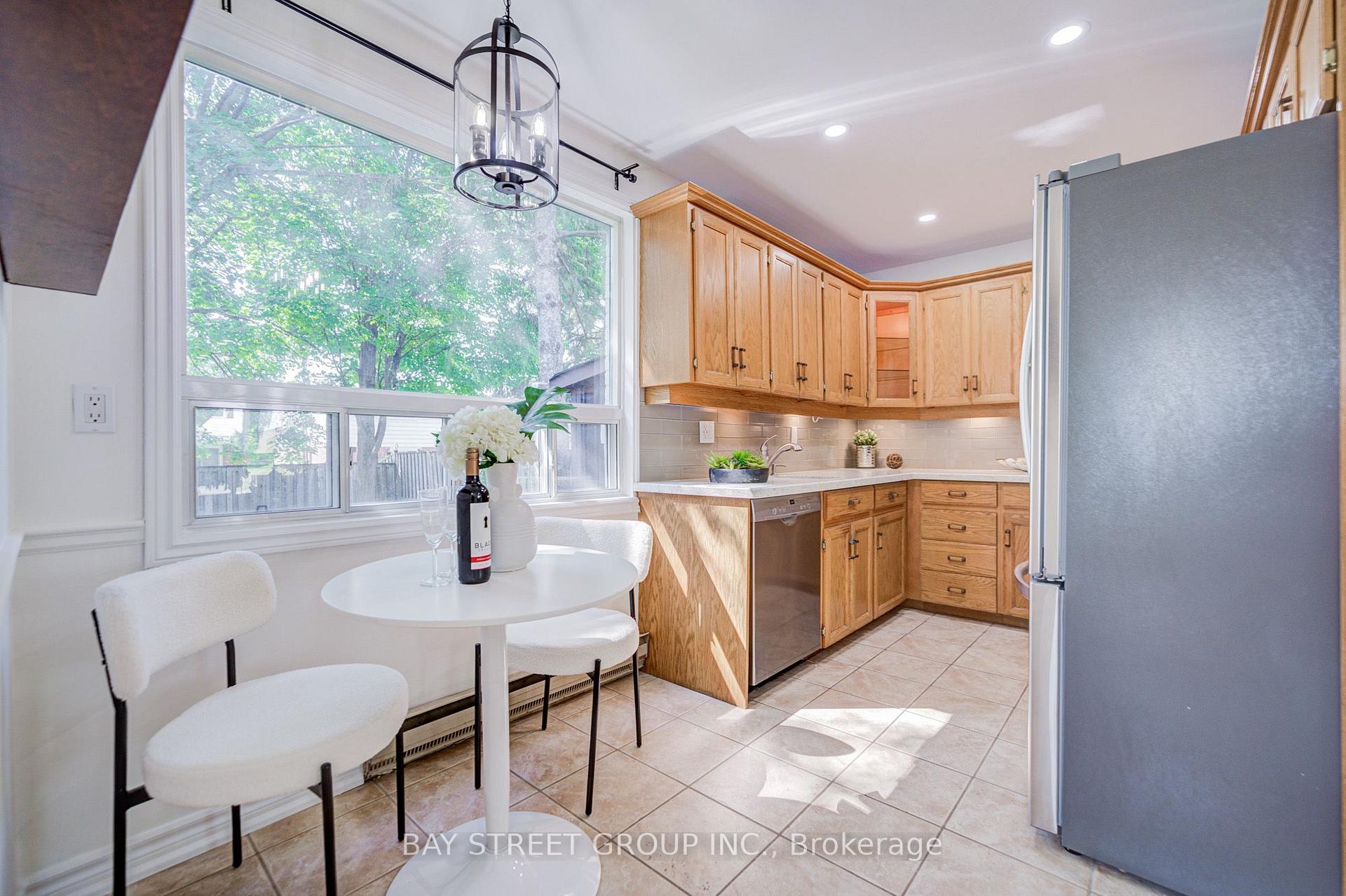 Photo 14 of 214 William Roe Boulevard, Newmarket, Central Newmarket — HOMEH