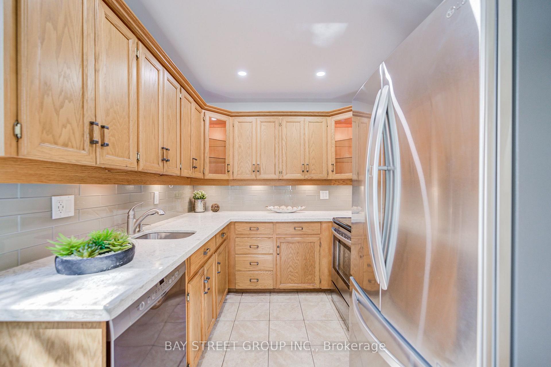 Photo 16 of 214 William Roe Boulevard, Newmarket, Central Newmarket — HOMEH