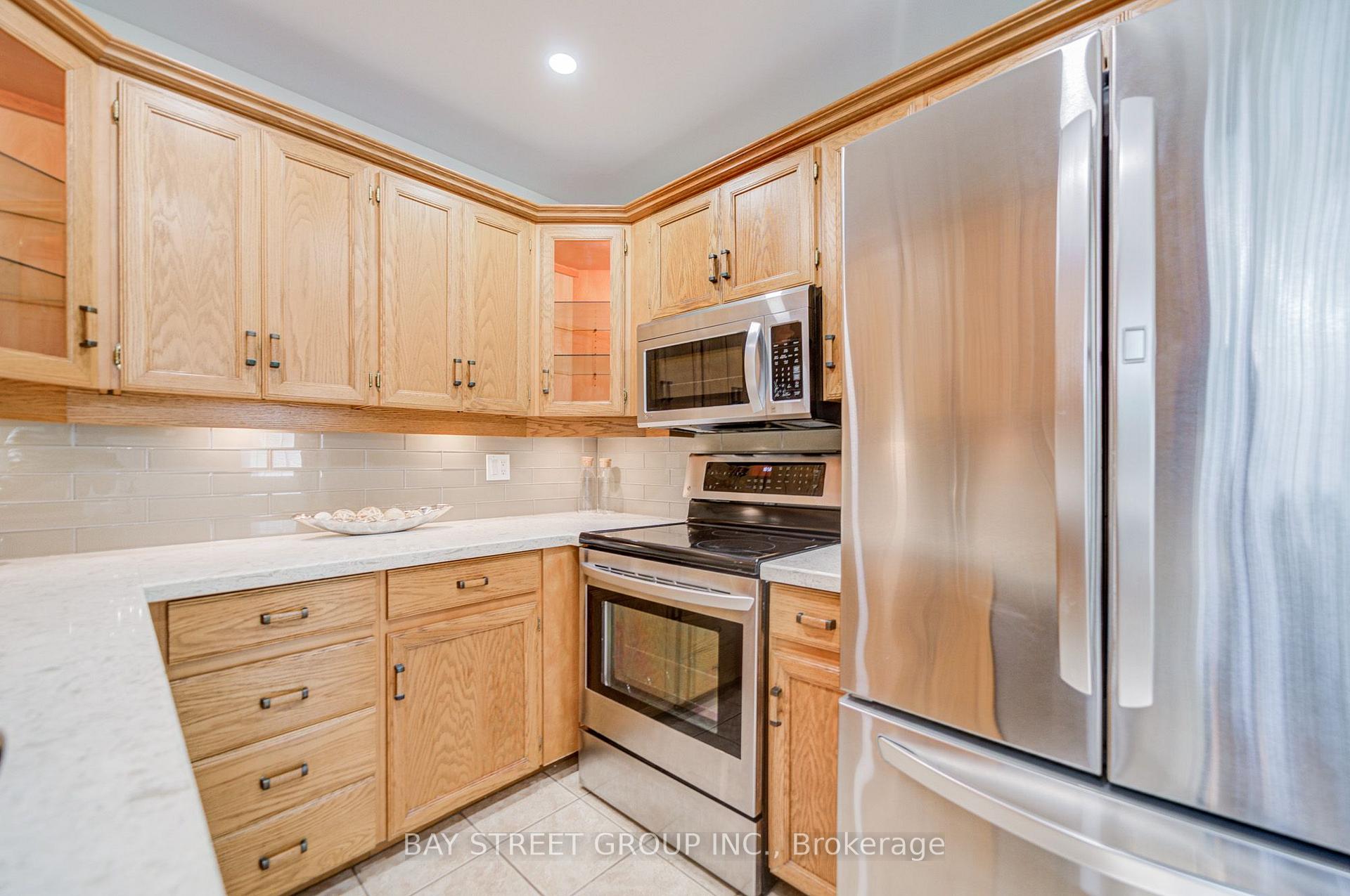 Photo 17 of 214 William Roe Boulevard, Newmarket, Central Newmarket — HOMEH