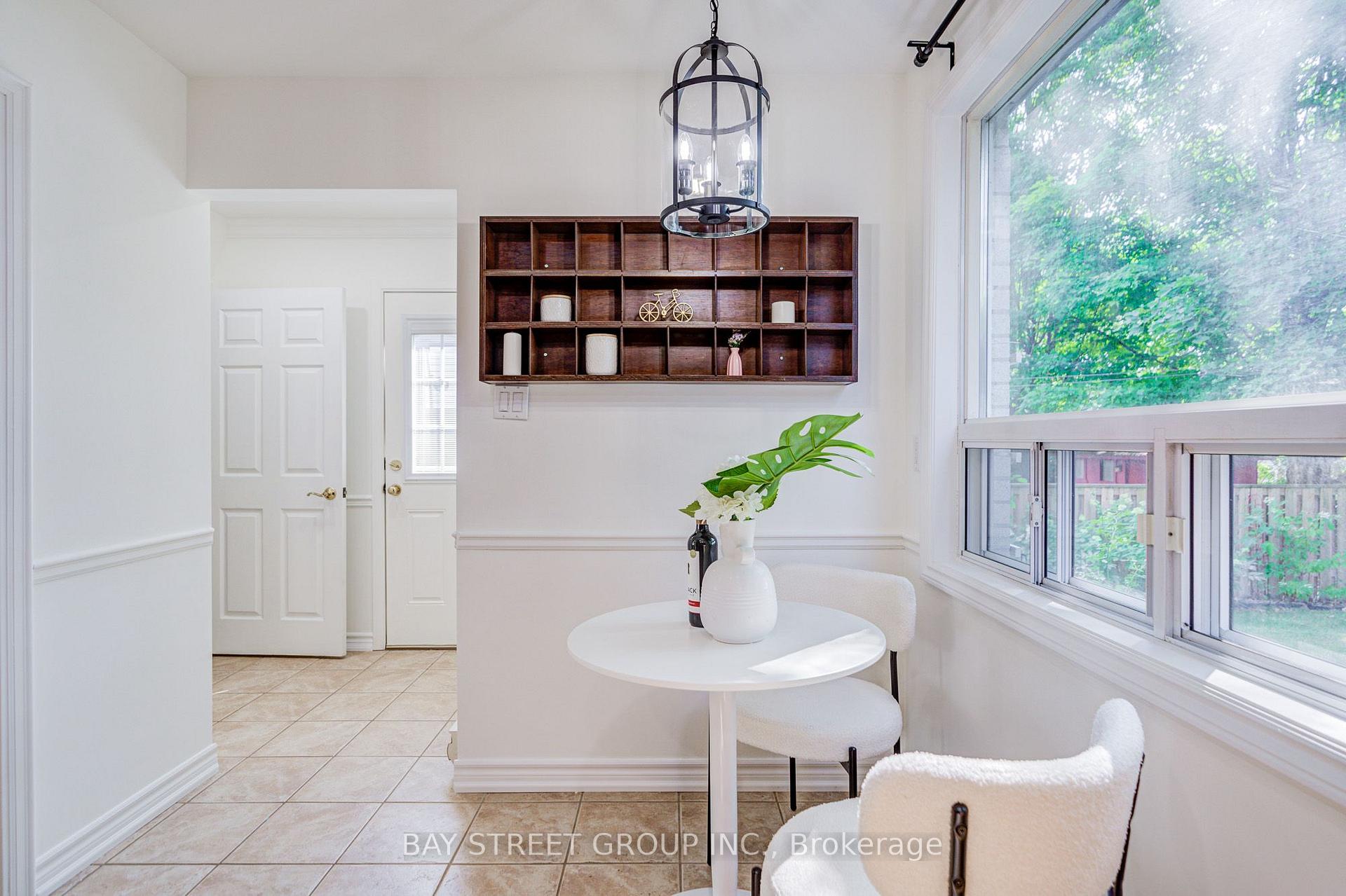 Photo 18 of 214 William Roe Boulevard, Newmarket, Central Newmarket — HOMEH