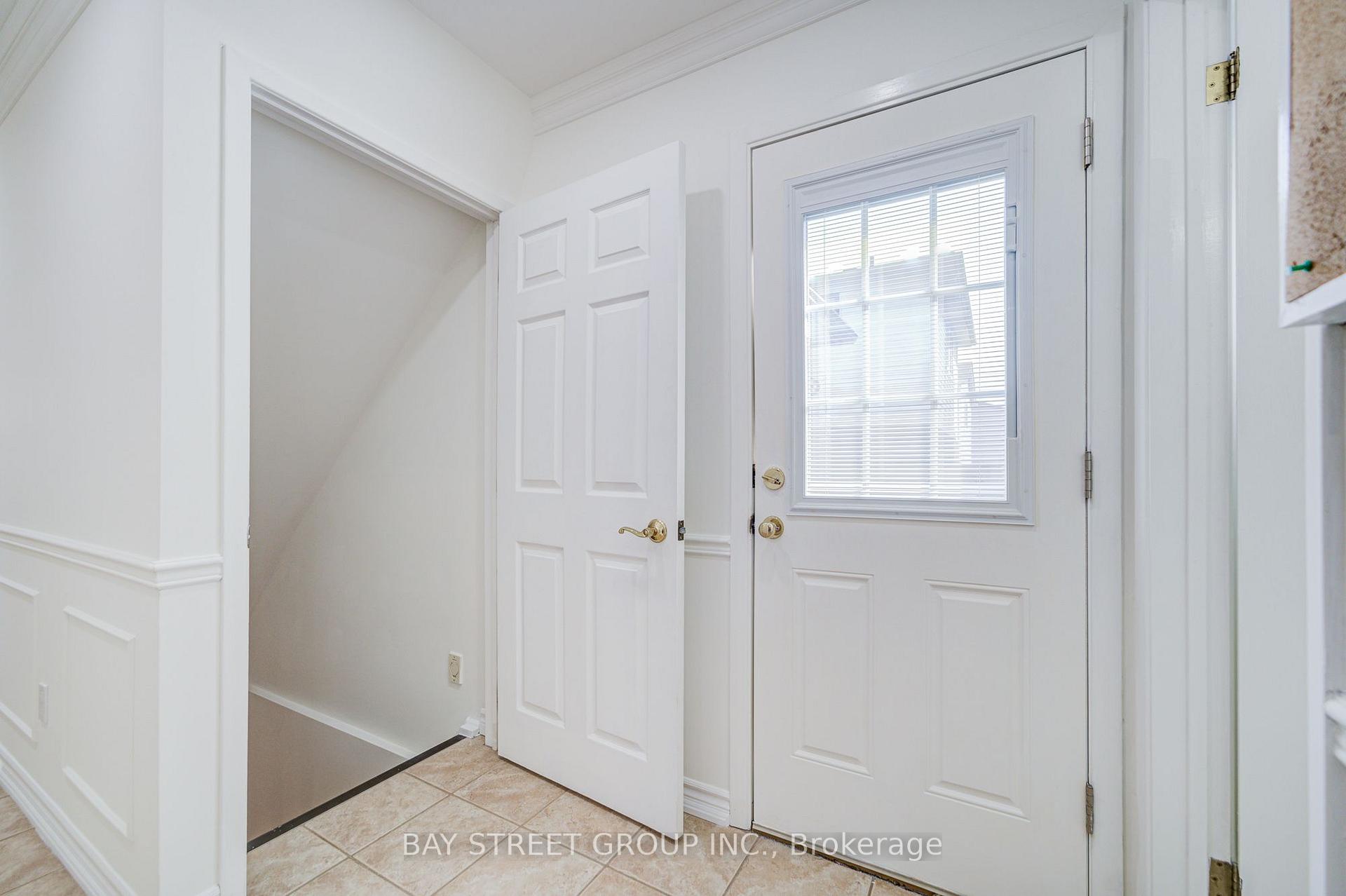 Photo 19 of 214 William Roe Boulevard, Newmarket, Central Newmarket — HOMEH
