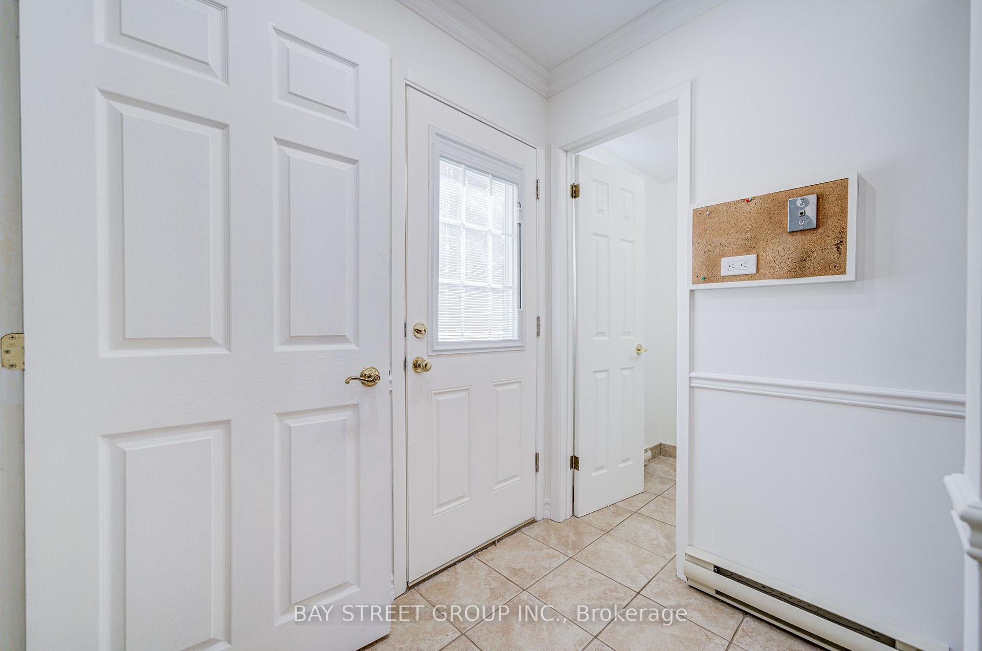 Photo 20 of 214 William Roe Boulevard, Newmarket, Central Newmarket — HOMEH