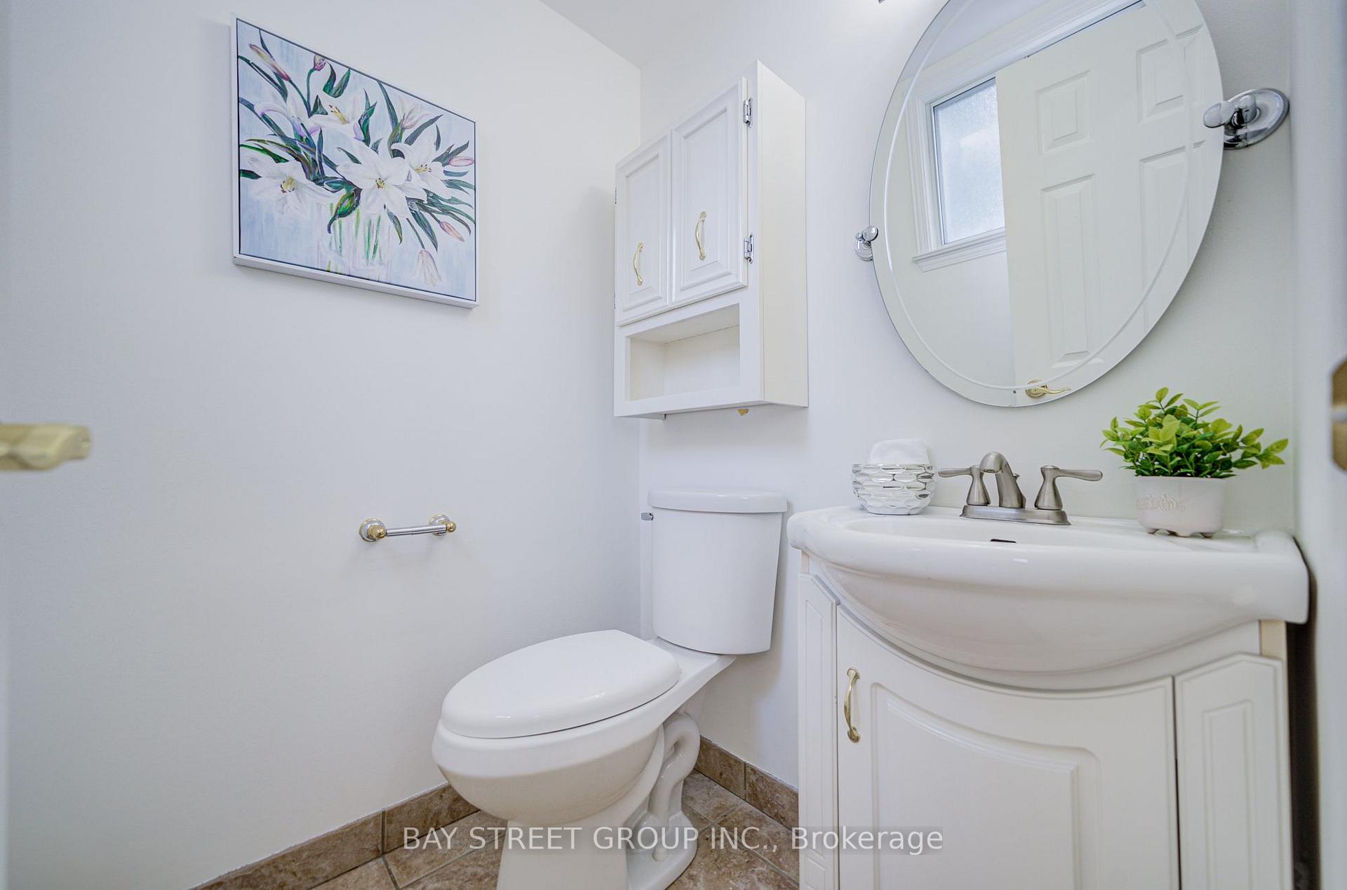 Photo 21 of 214 William Roe Boulevard, Newmarket, Central Newmarket — HOMEH
