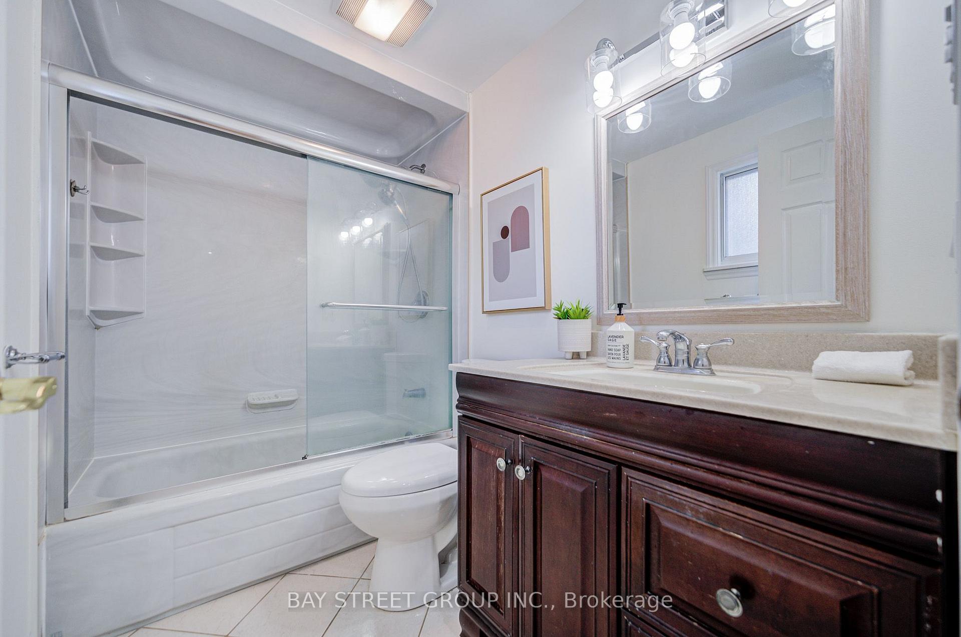 Photo 28 of 214 William Roe Boulevard, Newmarket, Central Newmarket — HOMEH