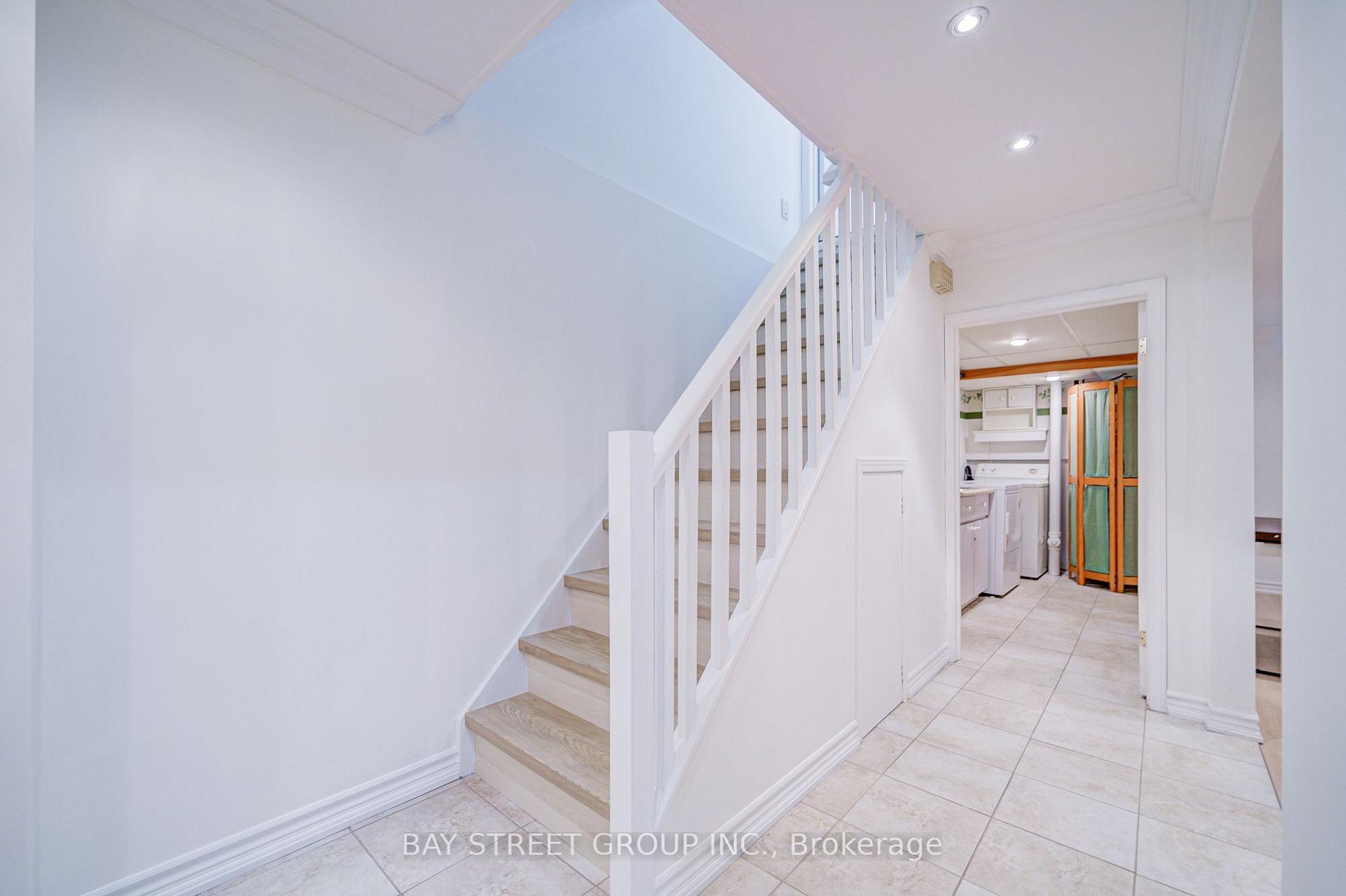 Photo 37 of 214 William Roe Boulevard, Newmarket, Central Newmarket — HOMEH