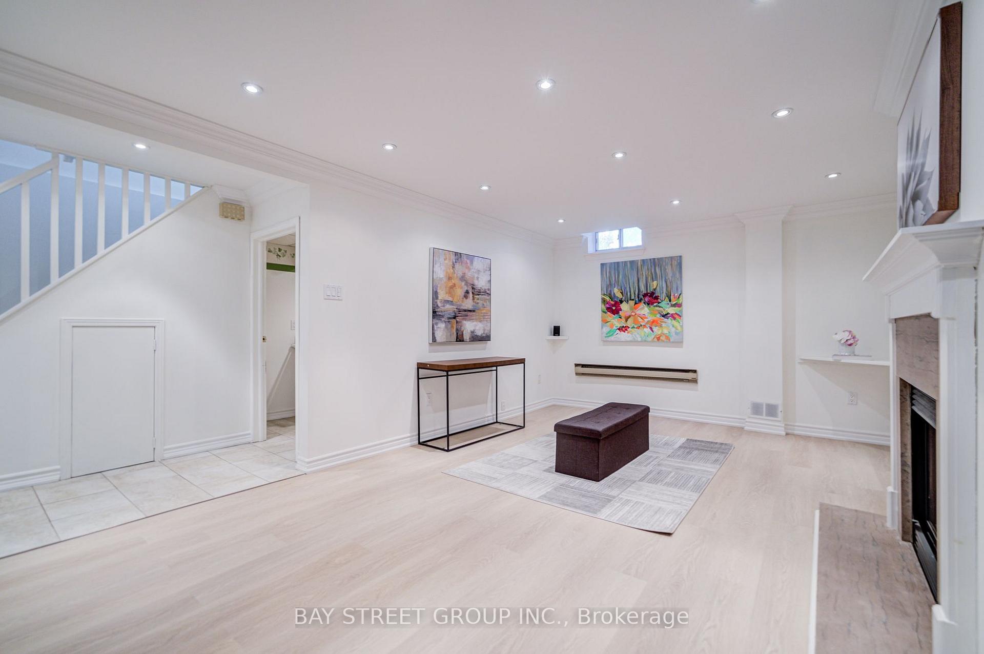 Photo 44 of 214 William Roe Boulevard, Newmarket, Central Newmarket — HOMEH