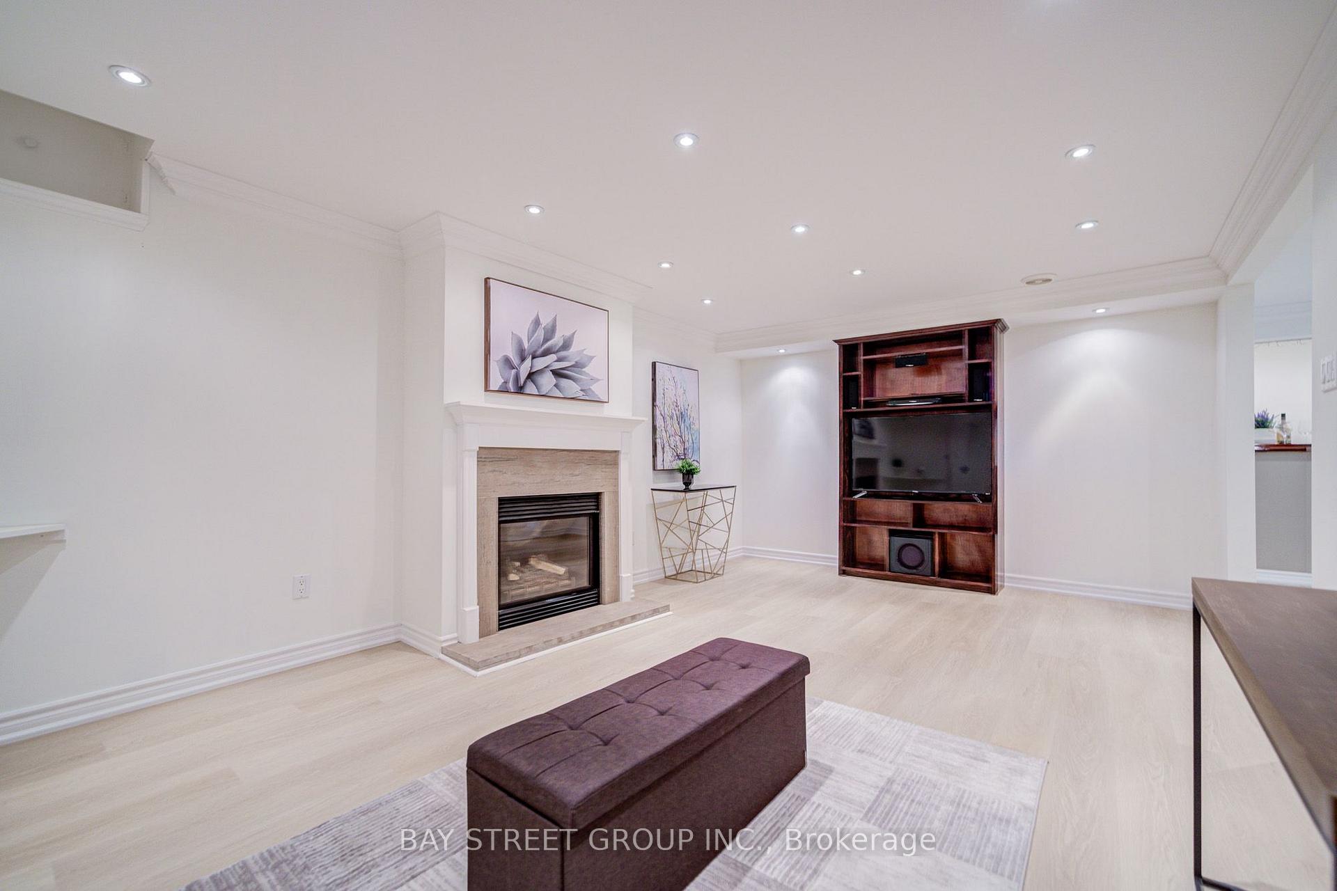 Photo 45 of 214 William Roe Boulevard, Newmarket, Central Newmarket — HOMEH