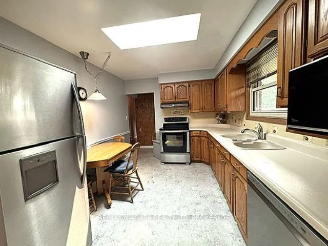 Photo 9 of 19 Ramlee Road, St. Catharines, Vine/Linwell — HOMEH