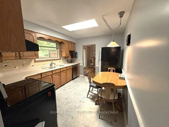 Photo 11 of 19 Ramlee Road, St. Catharines, Vine/Linwell — HOMEH