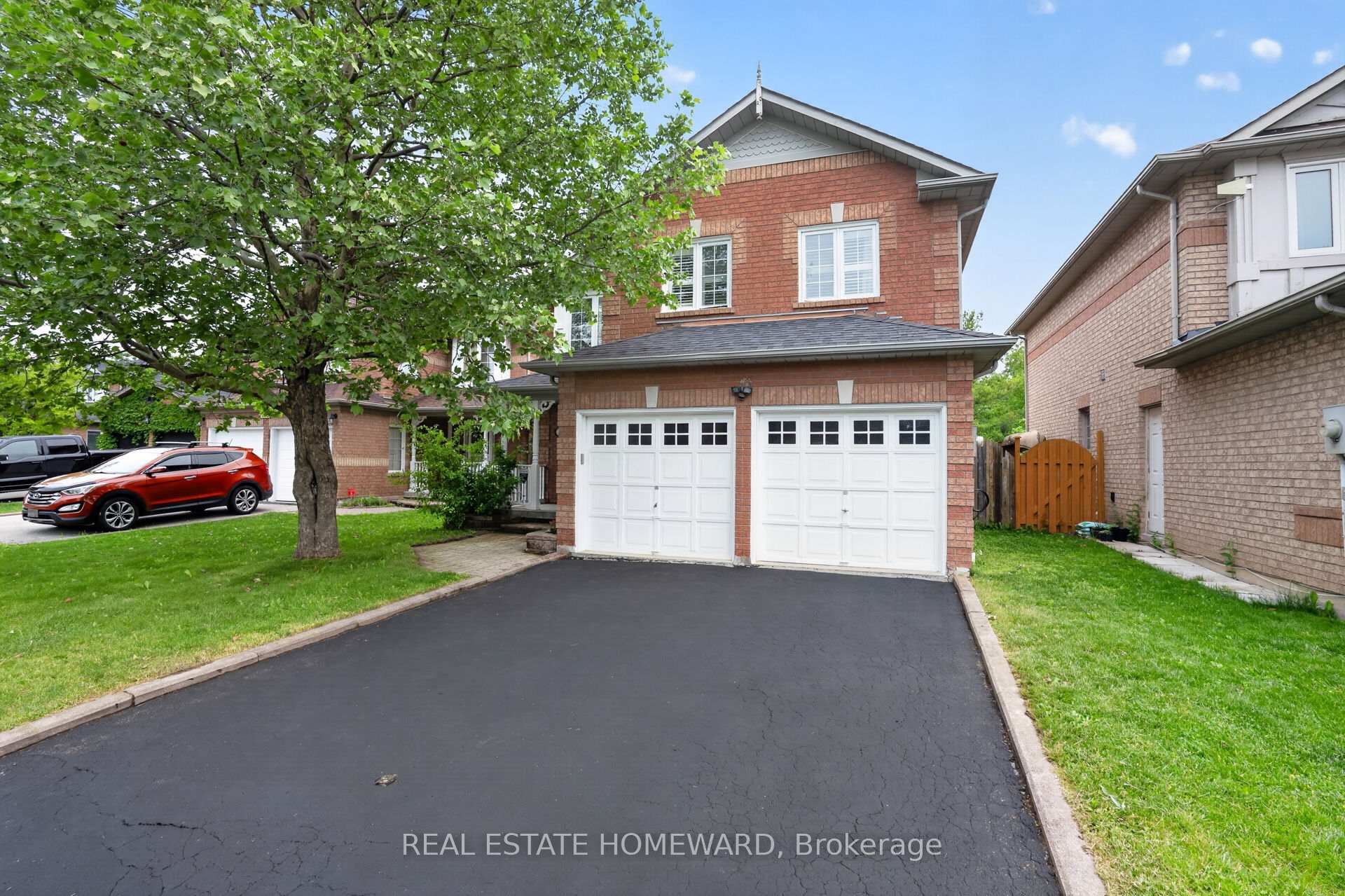 Photo 2 of 133 Tremount Street, Whitby, Brooklin — HOMEH